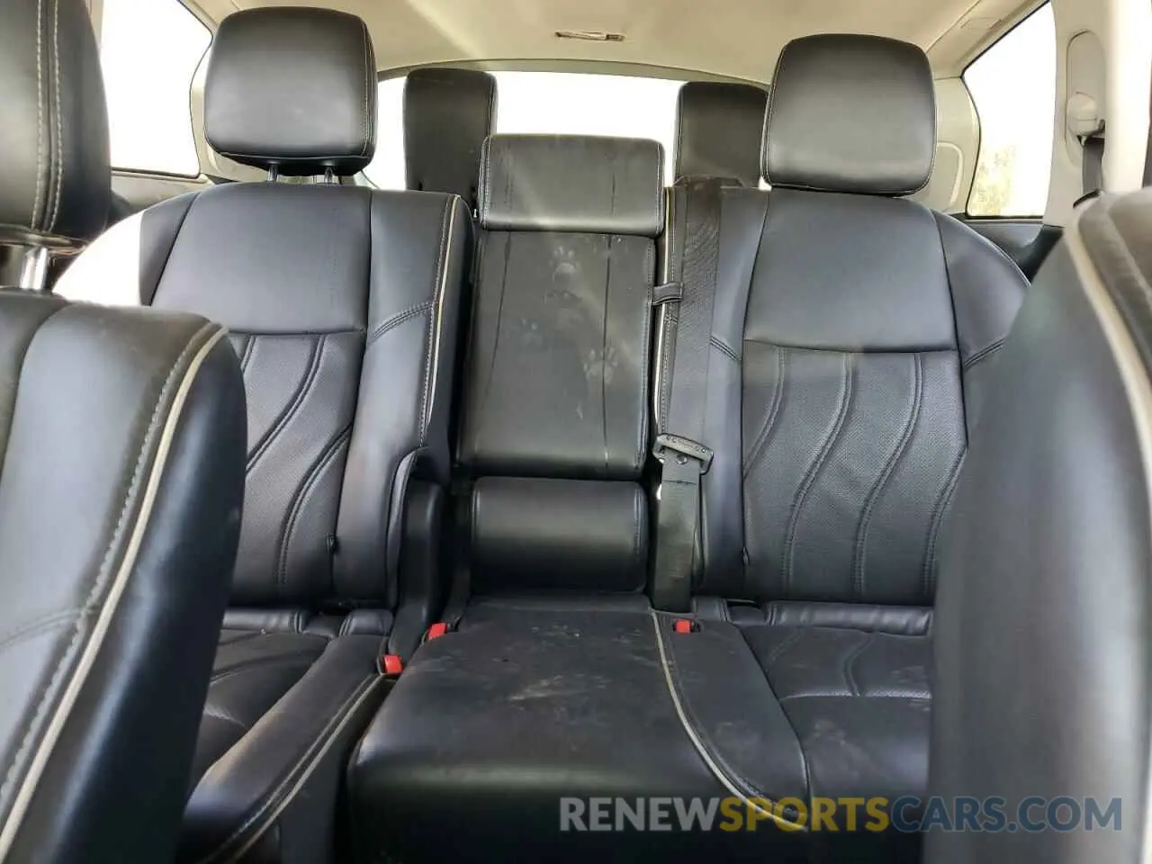 10 Photograph of a damaged car 5N1DL0MN5KC558017 INFINITI QX60 2019