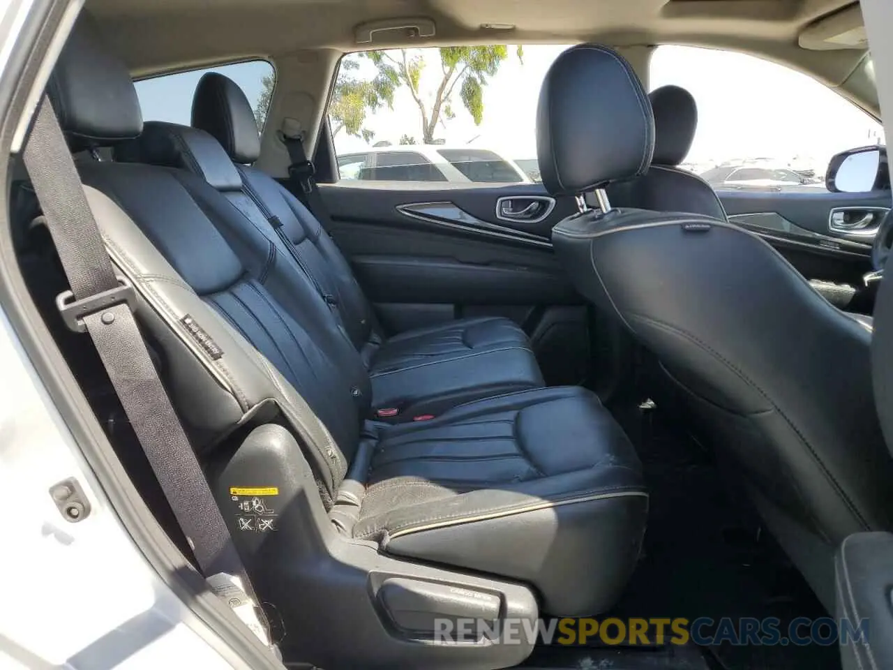11 Photograph of a damaged car 5N1DL0MN5KC558017 INFINITI QX60 2019