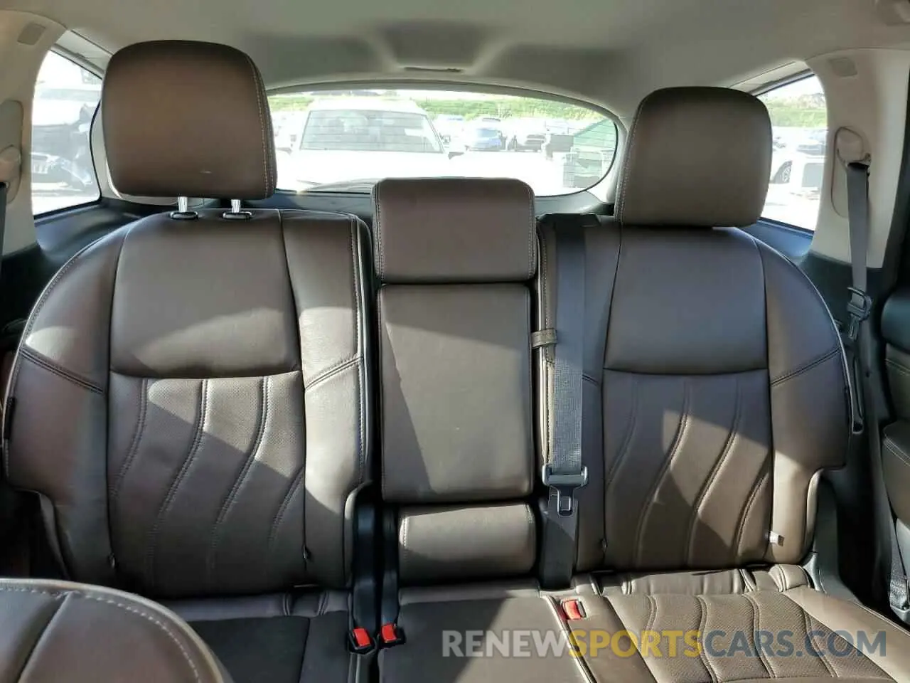 10 Photograph of a damaged car 5N1DL0MN5KC565811 INFINITI QX60 2019