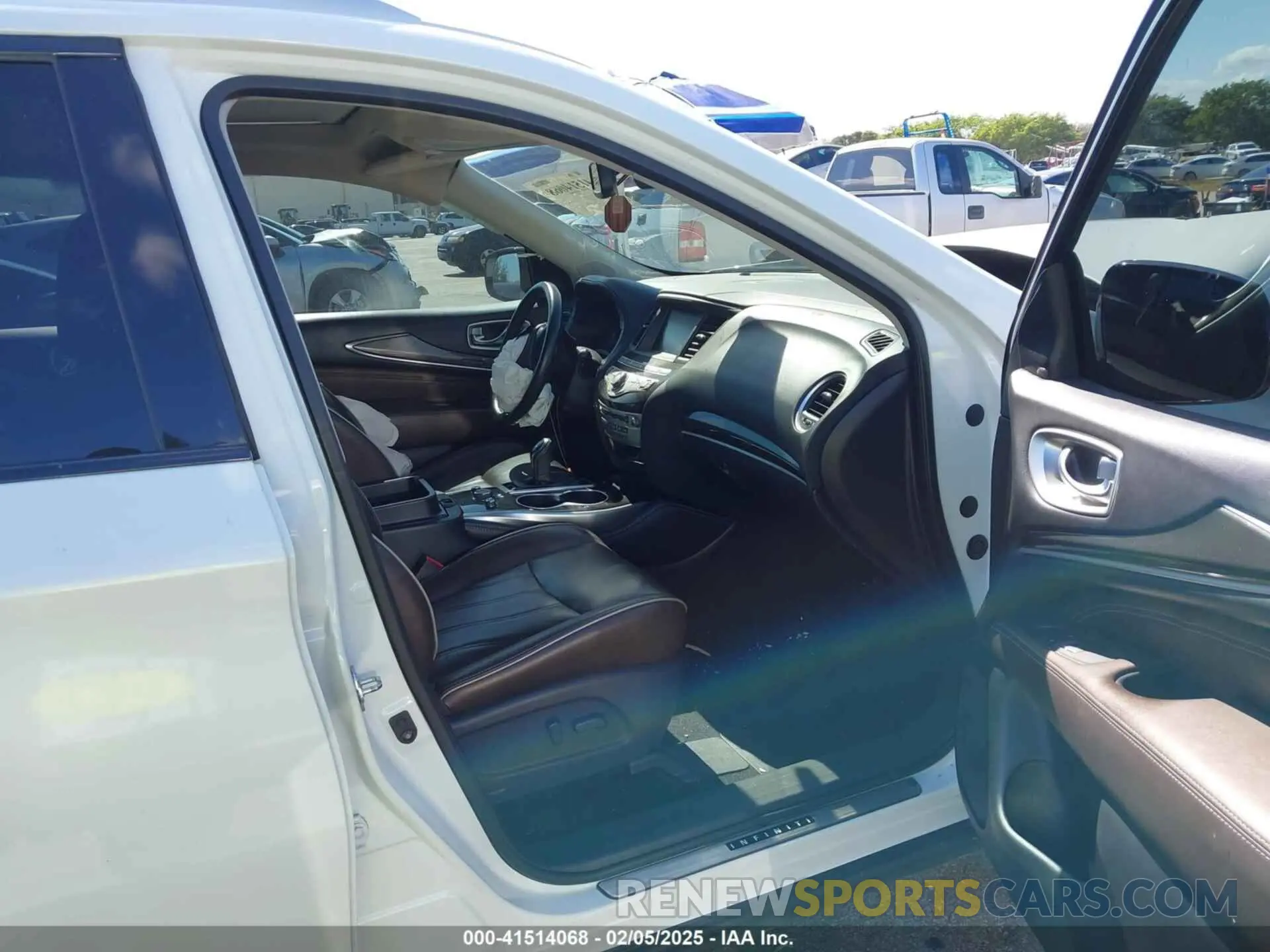 5 Photograph of a damaged car 5N1DL0MN6KC502748 INFINITI QX60 2019