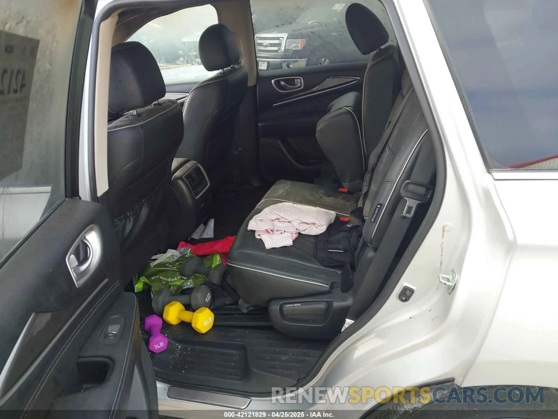 8 Photograph of a damaged car 5N1DL0MN6KC517024 INFINITI QX60 2019