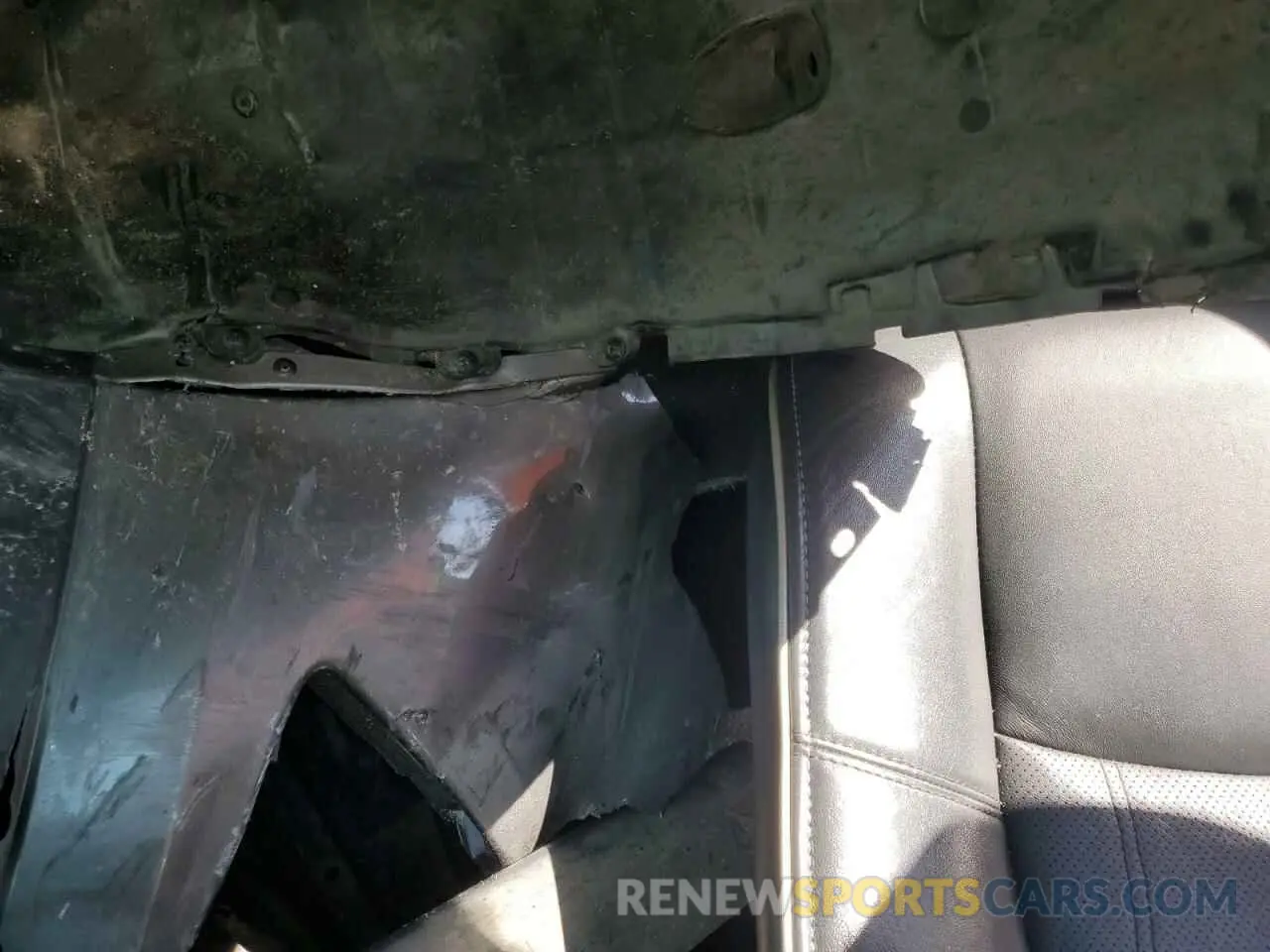 10 Photograph of a damaged car 5N1DL0MN6KC549083 INFINITI QX60 2019