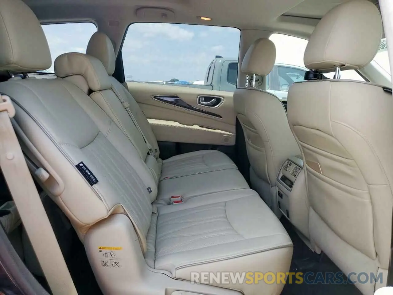 10 Photograph of a damaged car 5N1DL0MN6KC550721 INFINITI QX60 2019