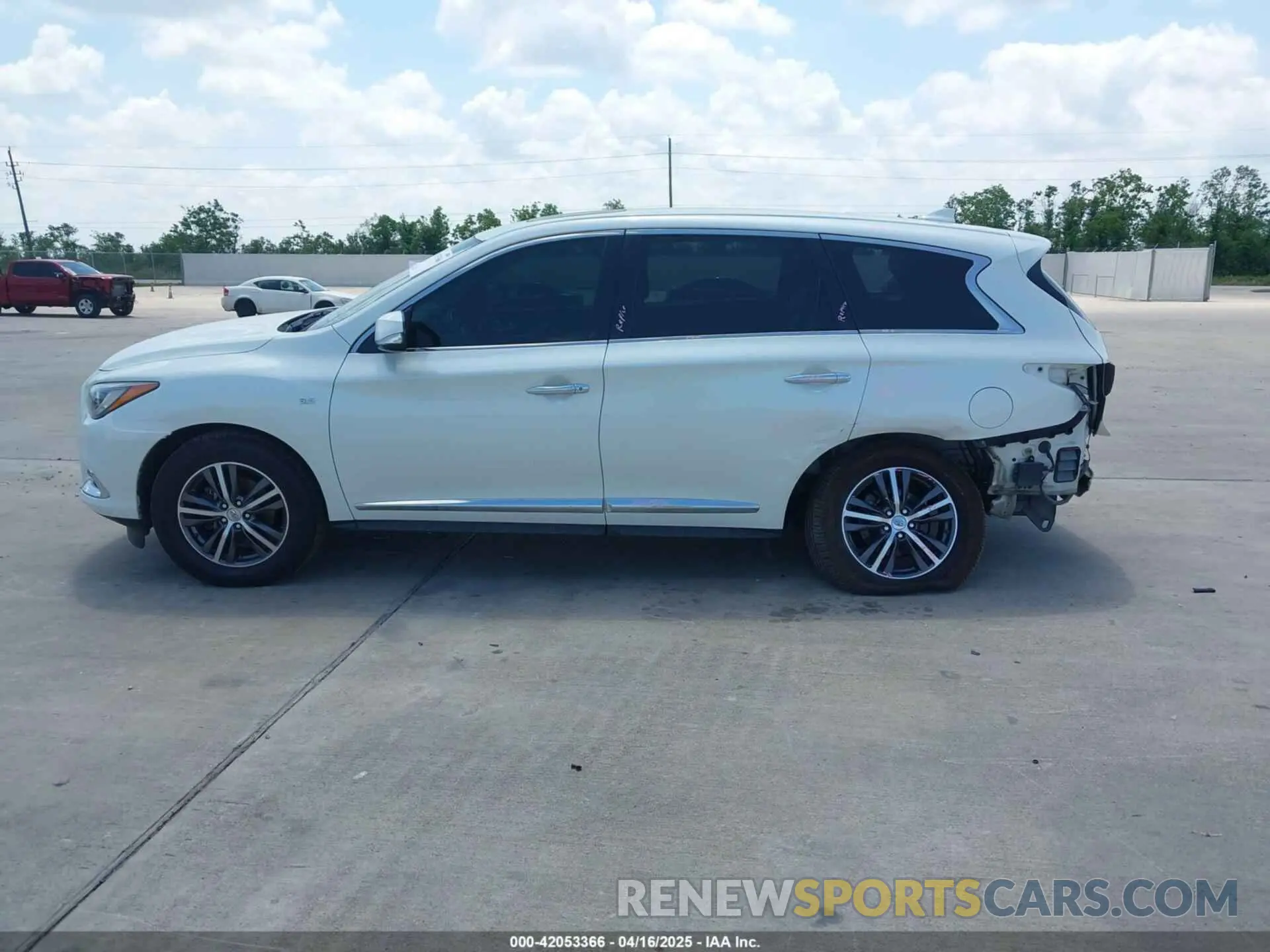 14 Photograph of a damaged car 5N1DL0MN7KC504184 INFINITI QX60 2019