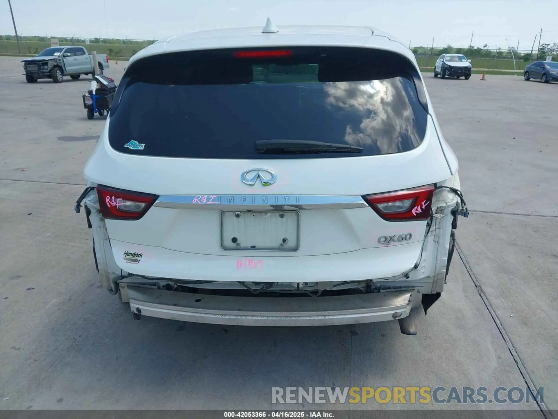 16 Photograph of a damaged car 5N1DL0MN7KC504184 INFINITI QX60 2019