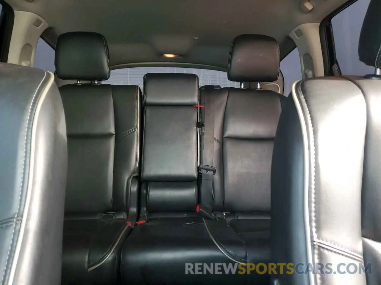10 Photograph of a damaged car 5N1DL0MN7KC548847 INFINITI QX60 2019