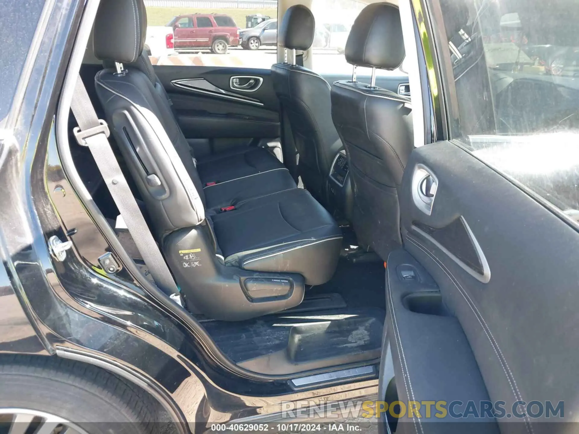 8 Photograph of a damaged car 5N1DL0MN7KC565180 INFINITI QX60 2019
