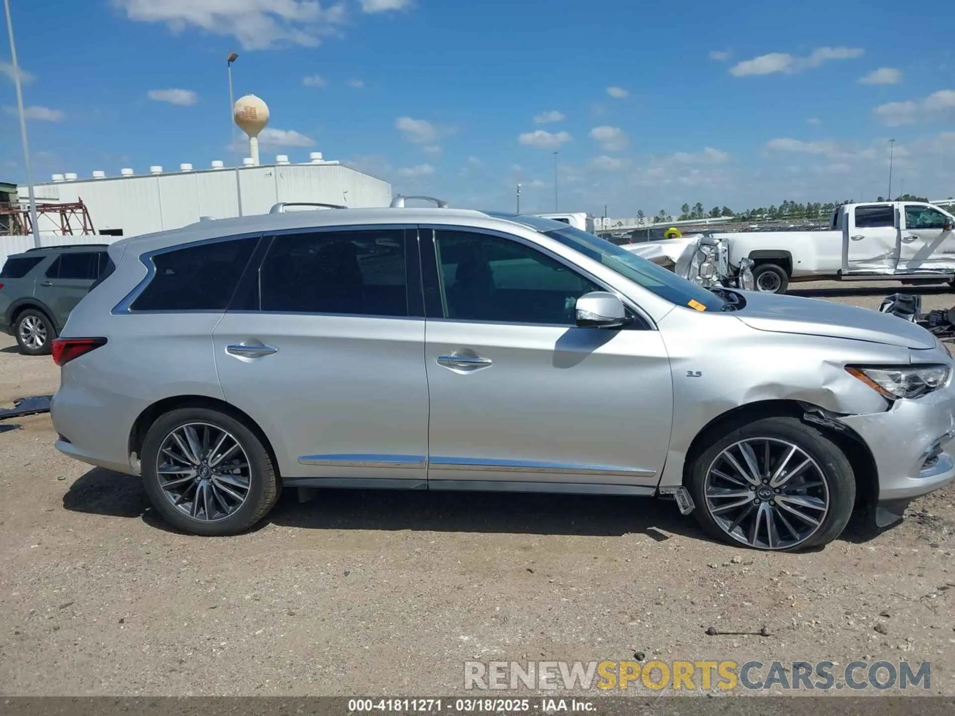 13 Photograph of a damaged car 5N1DL0MN8KC526839 INFINITI QX60 2019