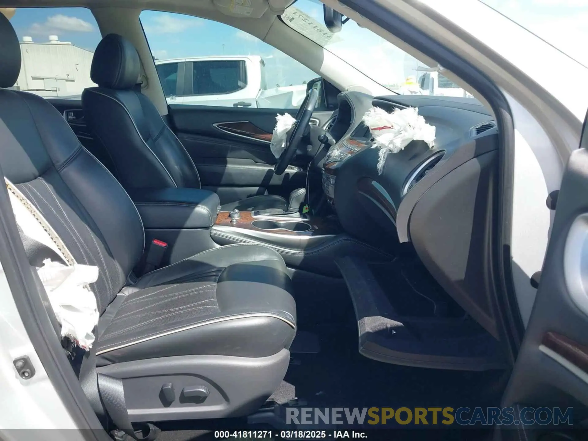 5 Photograph of a damaged car 5N1DL0MN8KC526839 INFINITI QX60 2019