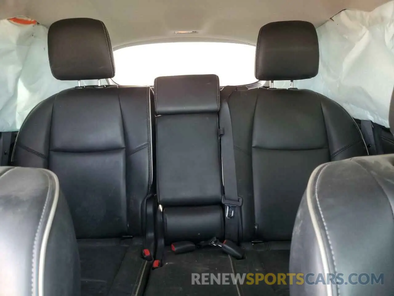 10 Photograph of a damaged car 5N1DL0MN8KC527165 INFINITI QX60 2019