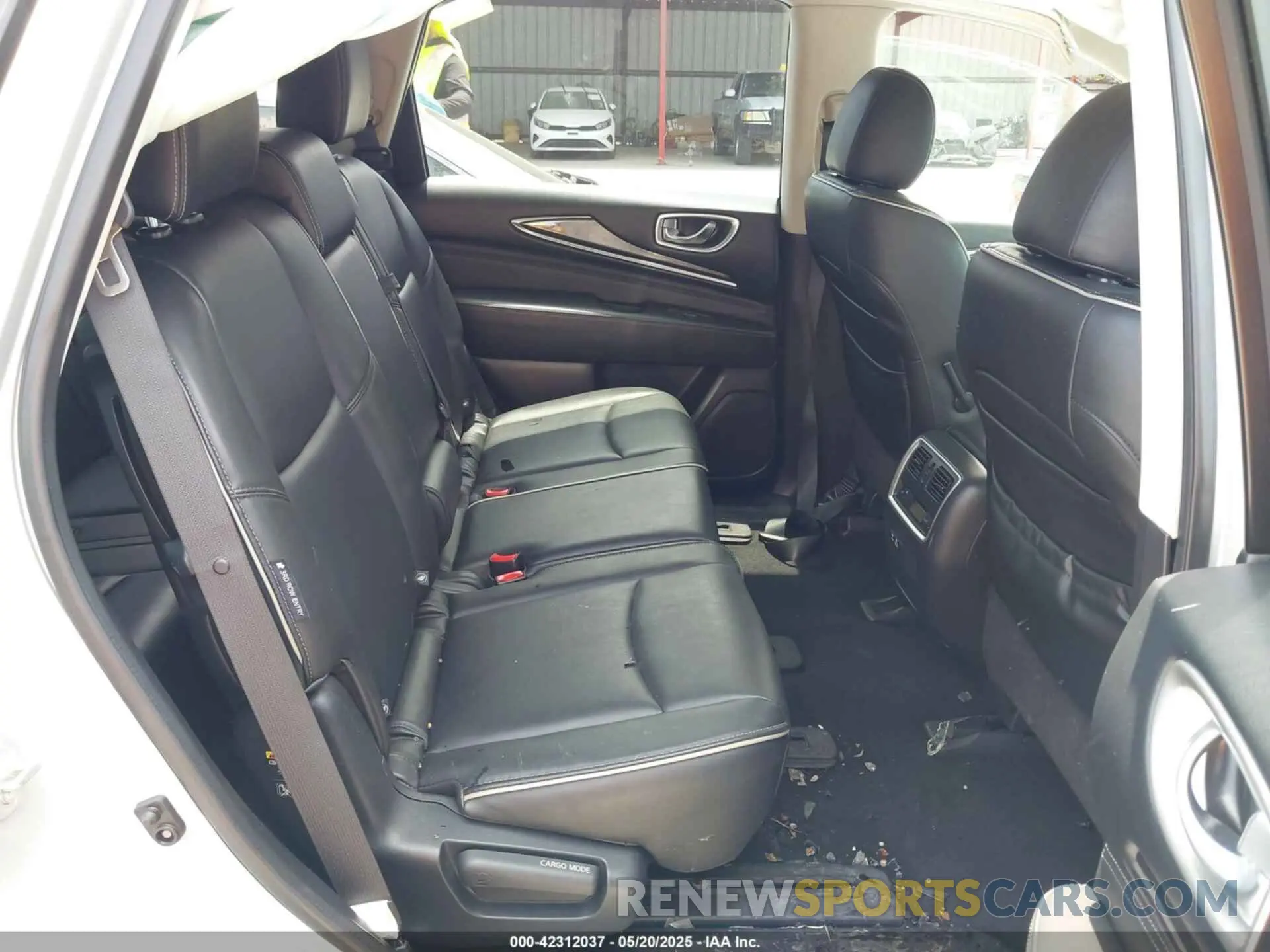 8 Photograph of a damaged car 5N1DL0MN8KC548730 INFINITI QX60 2019