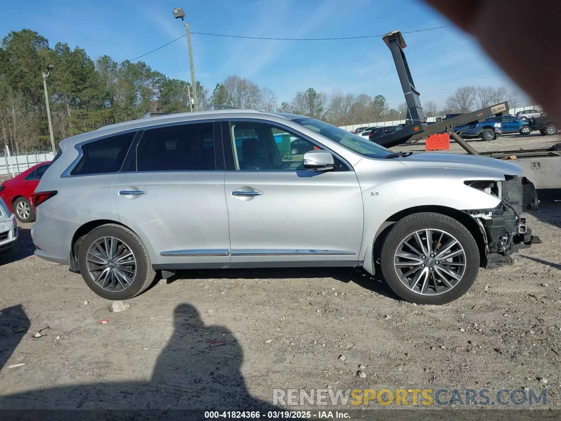 14 Photograph of a damaged car 5N1DL0MN8KC555323 INFINITI QX60 2019