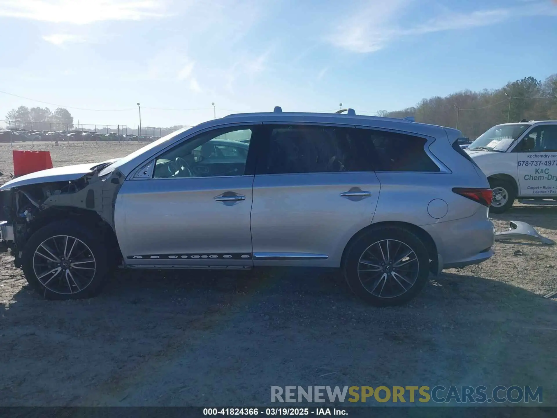 15 Photograph of a damaged car 5N1DL0MN8KC555323 INFINITI QX60 2019