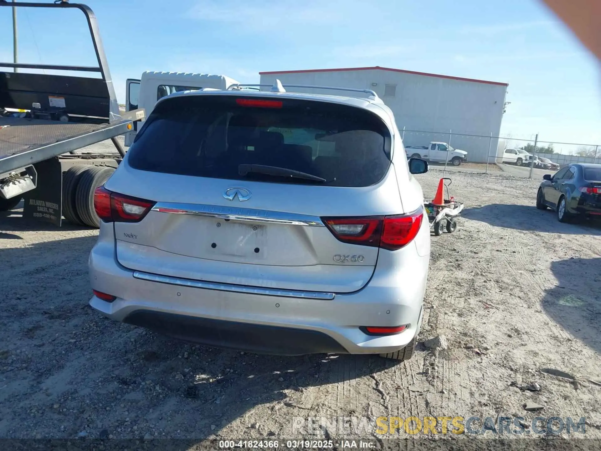 17 Photograph of a damaged car 5N1DL0MN8KC555323 INFINITI QX60 2019
