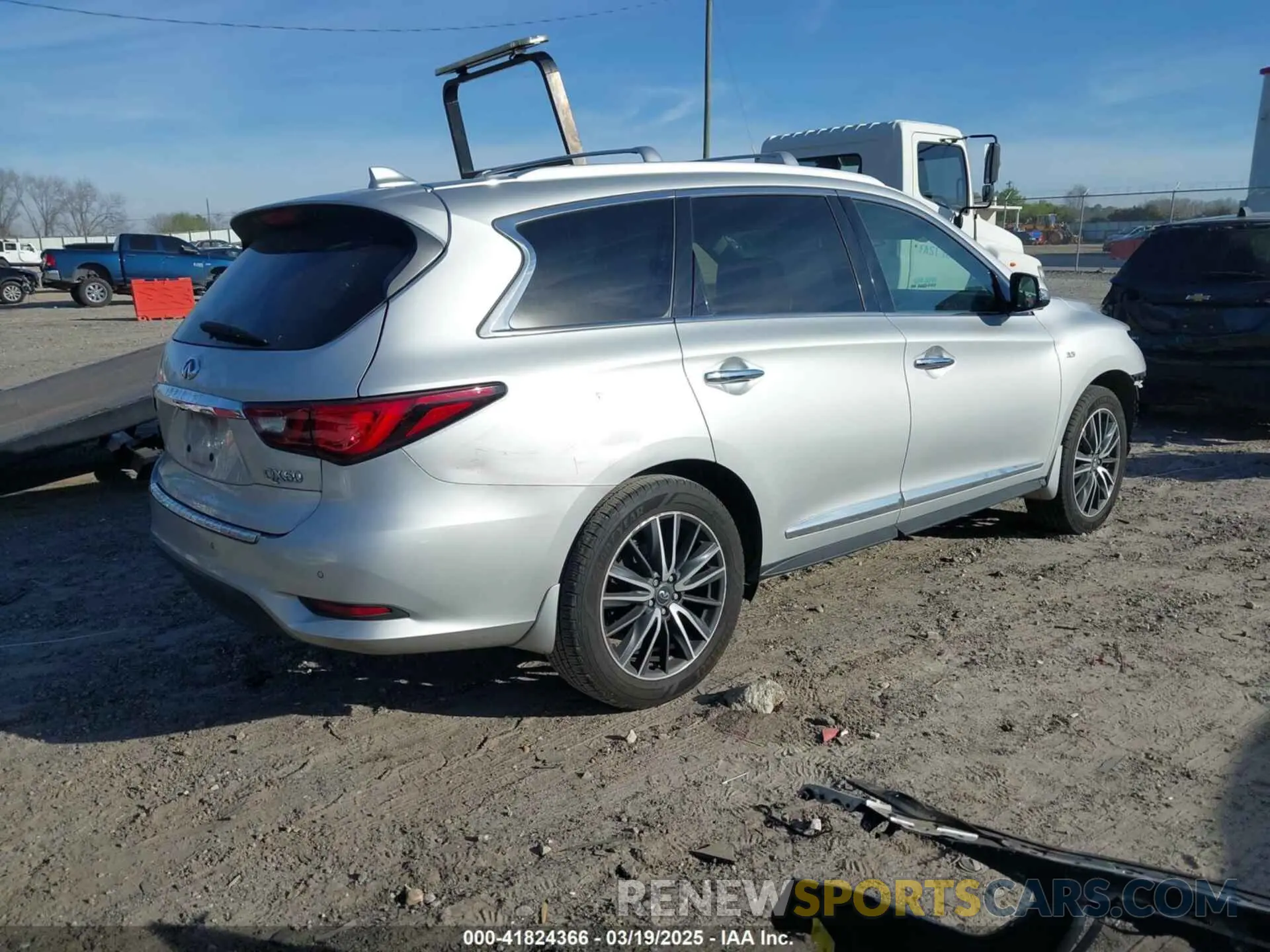4 Photograph of a damaged car 5N1DL0MN8KC555323 INFINITI QX60 2019