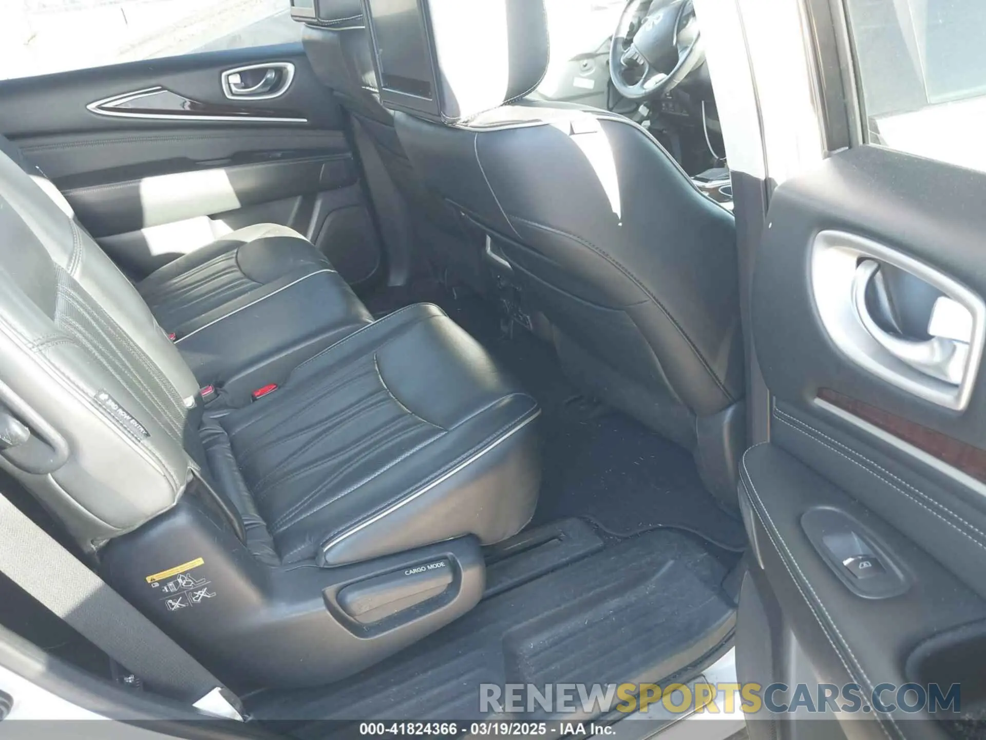 8 Photograph of a damaged car 5N1DL0MN8KC555323 INFINITI QX60 2019