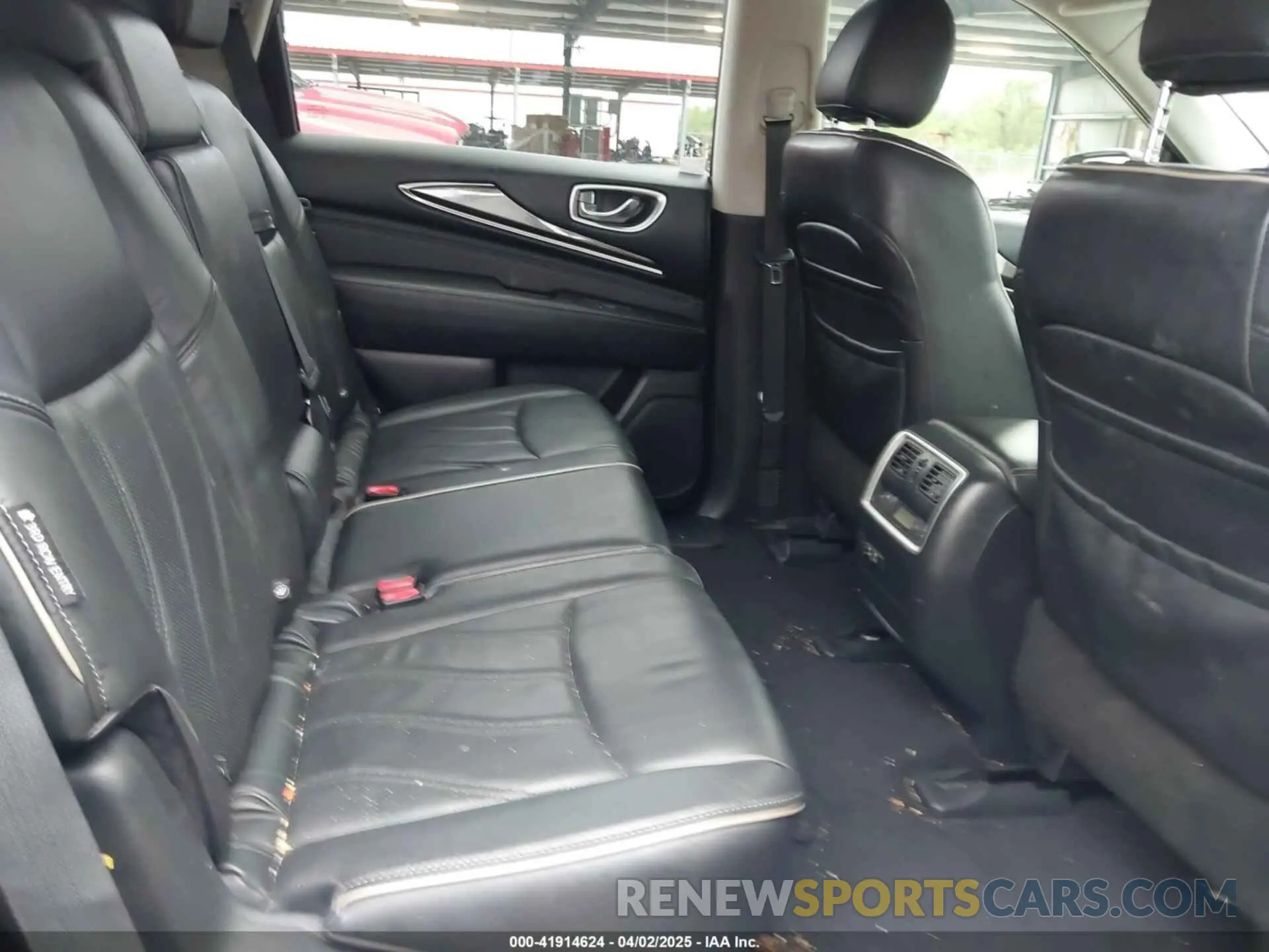 8 Photograph of a damaged car 5N1DL0MN9KC516854 INFINITI QX60 2019