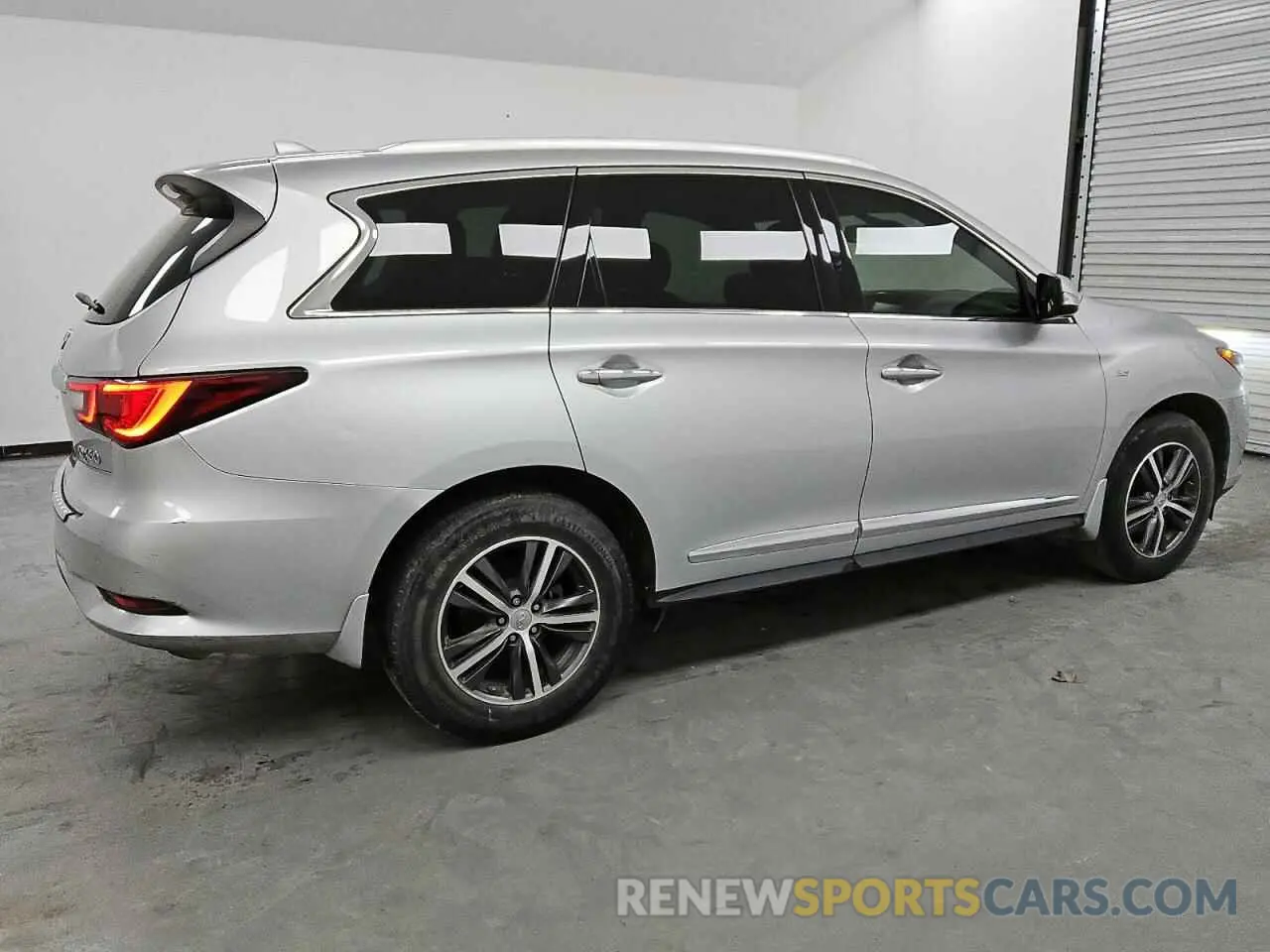 3 Photograph of a damaged car 5N1DL0MN9KC530401 INFINITI QX60 2019