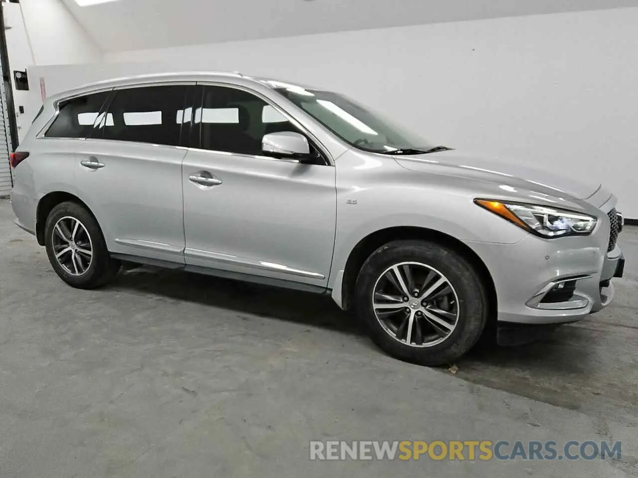 4 Photograph of a damaged car 5N1DL0MN9KC530401 INFINITI QX60 2019