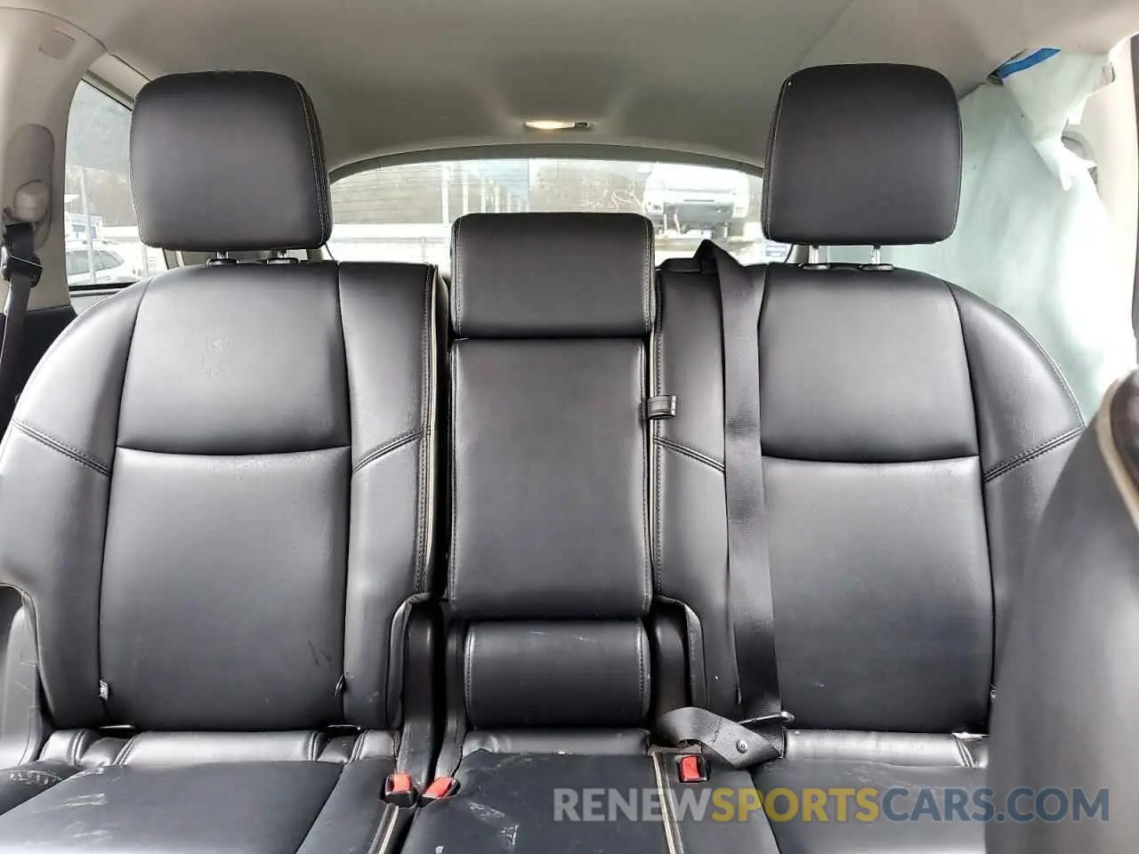 10 Photograph of a damaged car 5N1DL0MN9KC556089 INFINITI QX60 2019