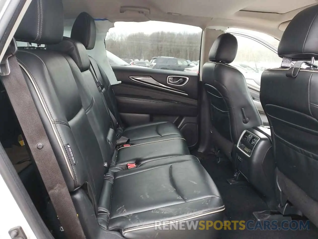 11 Photograph of a damaged car 5N1DL0MN9KC556089 INFINITI QX60 2019