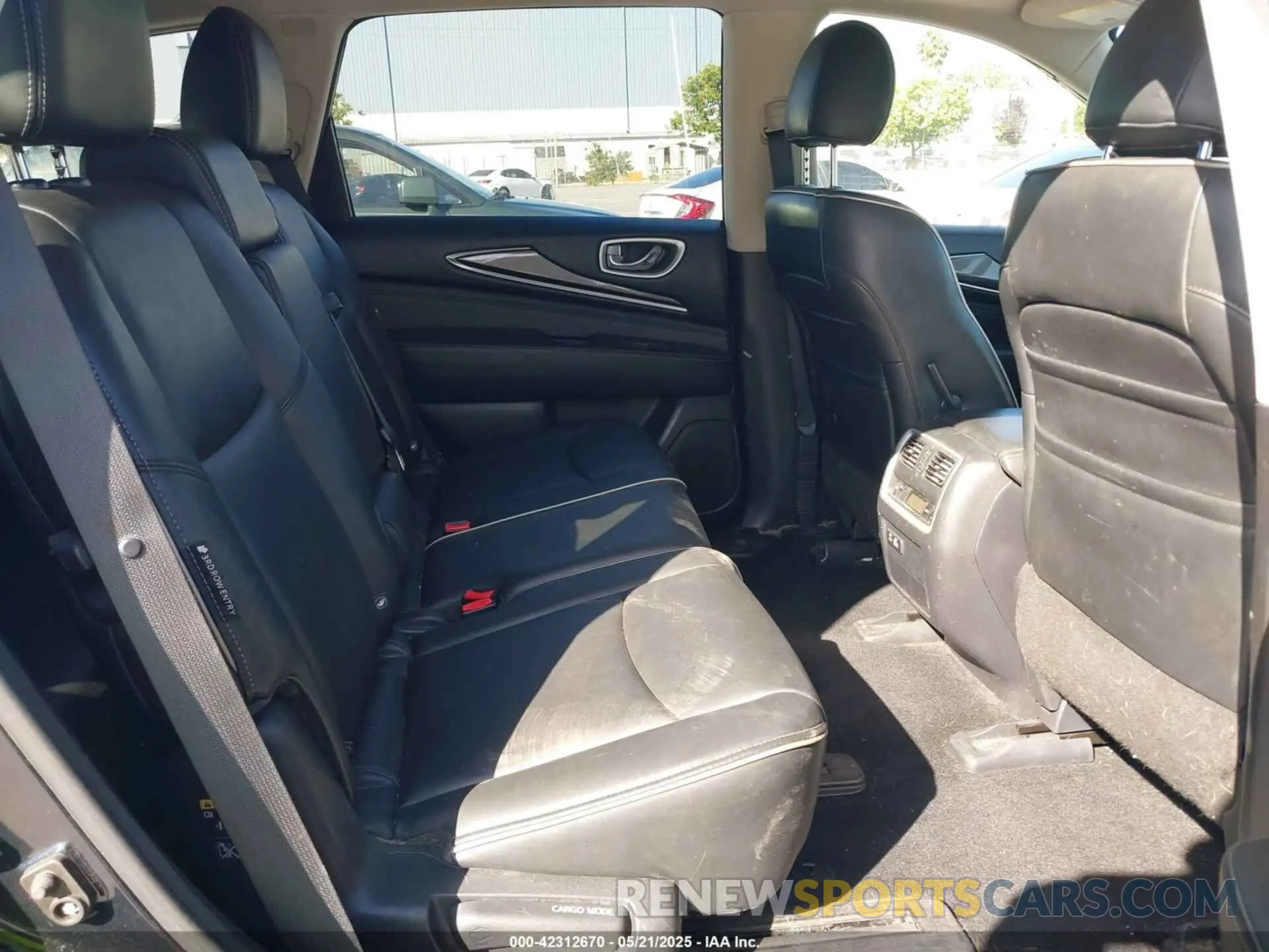 8 Photograph of a damaged car 5N1DL0MN9KC567285 INFINITI QX60 2019