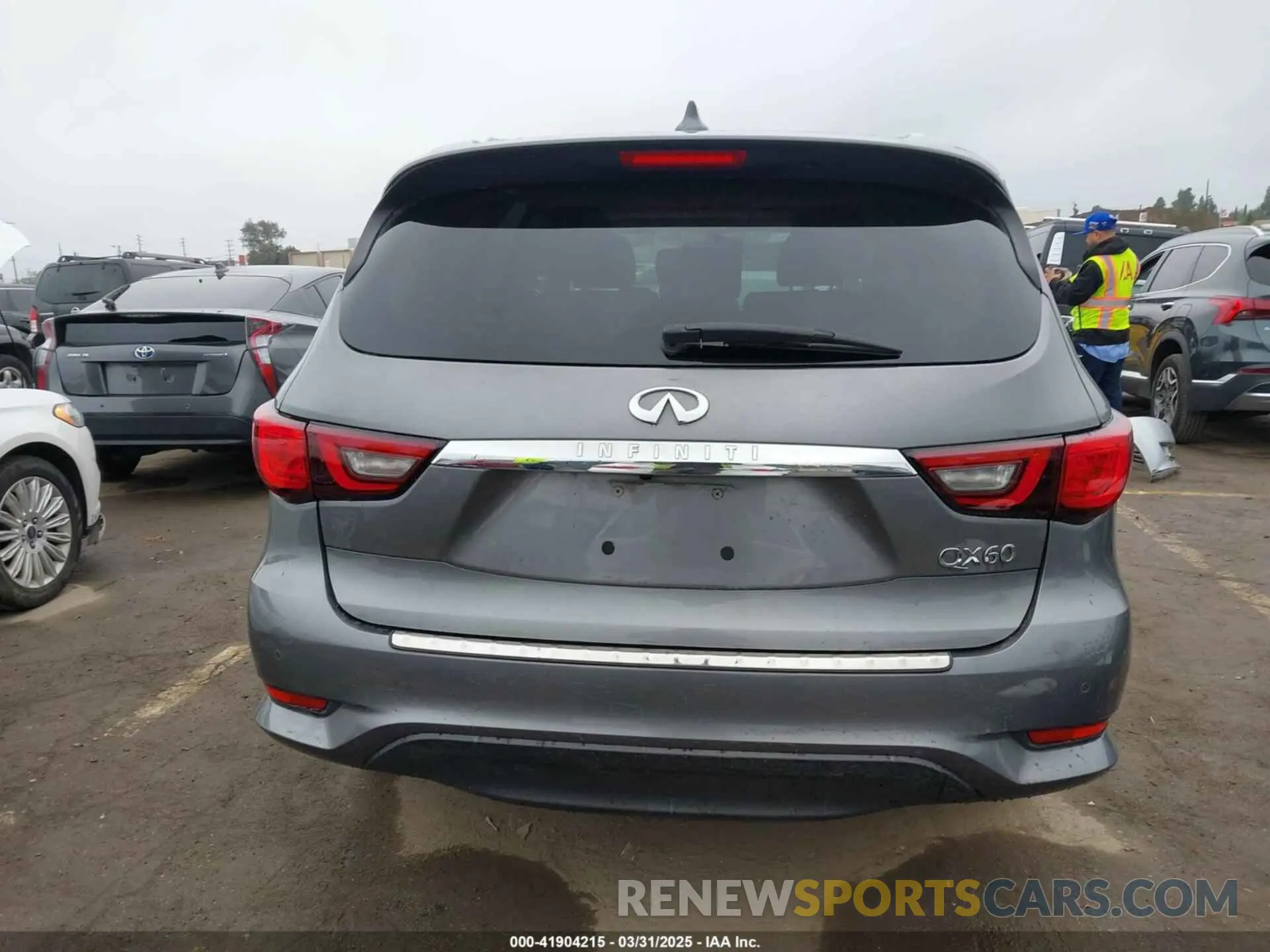 16 Photograph of a damaged car 5N1DL0MN9KC569666 INFINITI QX60 2019