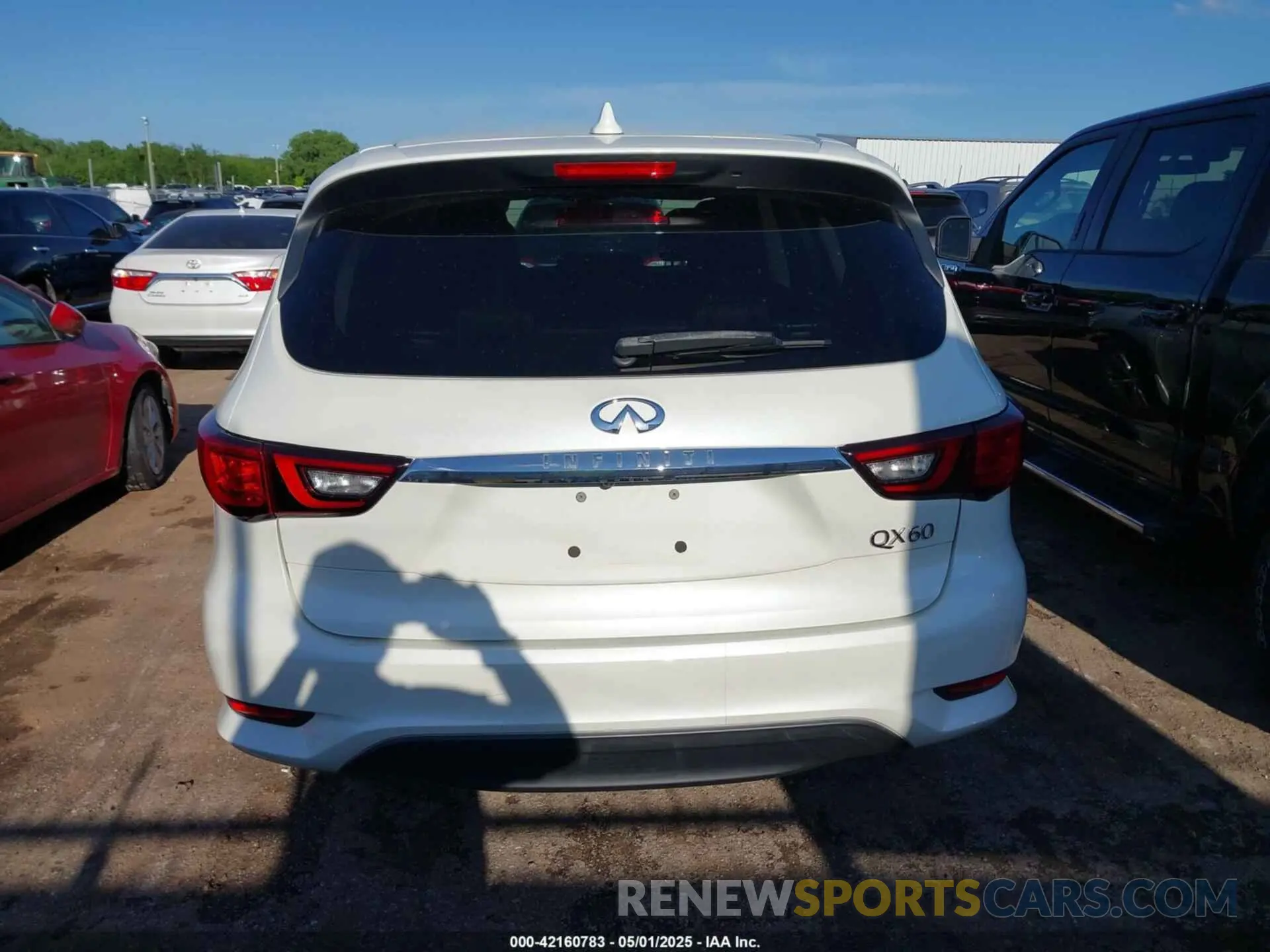 15 Photograph of a damaged car 5N1DL0MNXKC503952 INFINITI QX60 2019