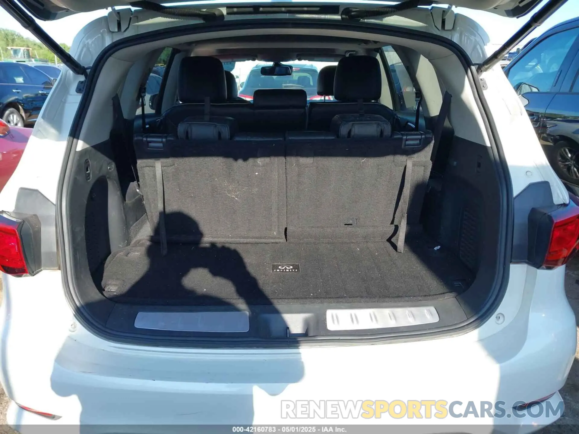 16 Photograph of a damaged car 5N1DL0MNXKC503952 INFINITI QX60 2019