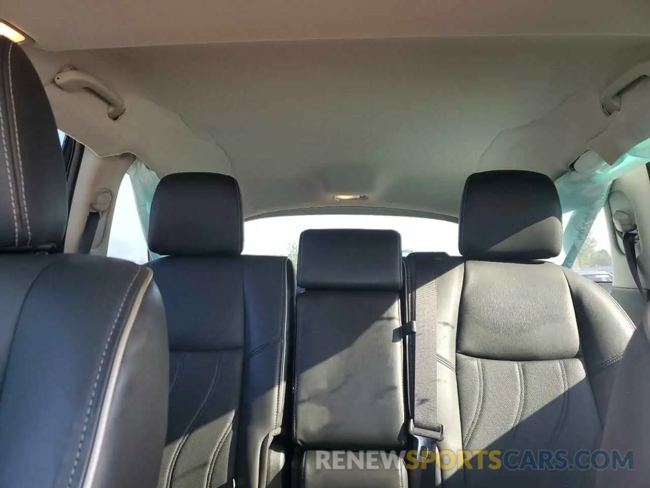 10 Photograph of a damaged car 5N1DL0MNXKC507368 INFINITI QX60 2019