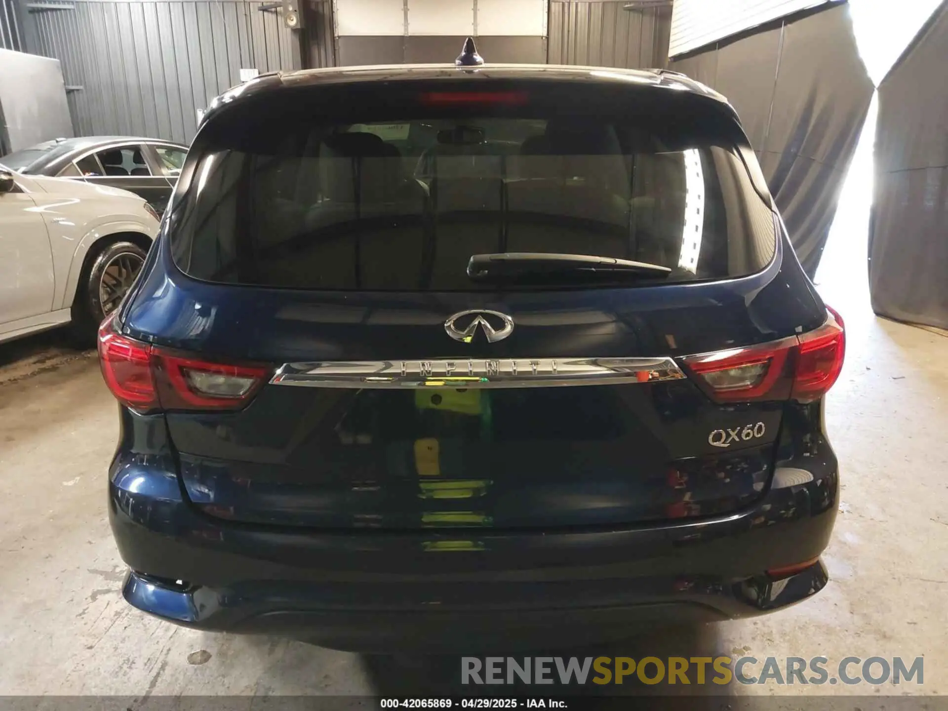 17 Photograph of a damaged car 5N1DL0MM3LC501047 INFINITI QX60 2020
