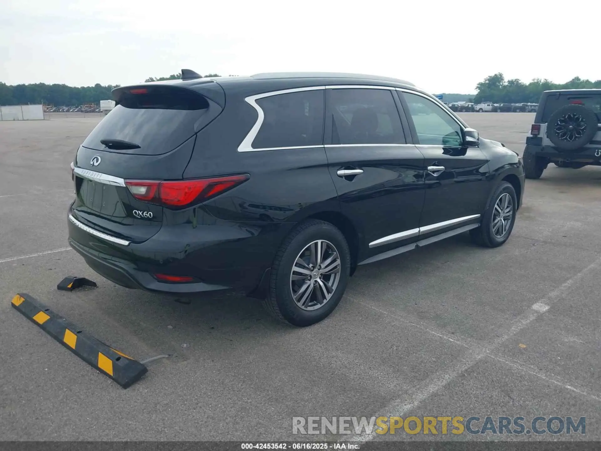 4 Photograph of a damaged car 5N1DL0MM3LC517202 INFINITI QX60 2020