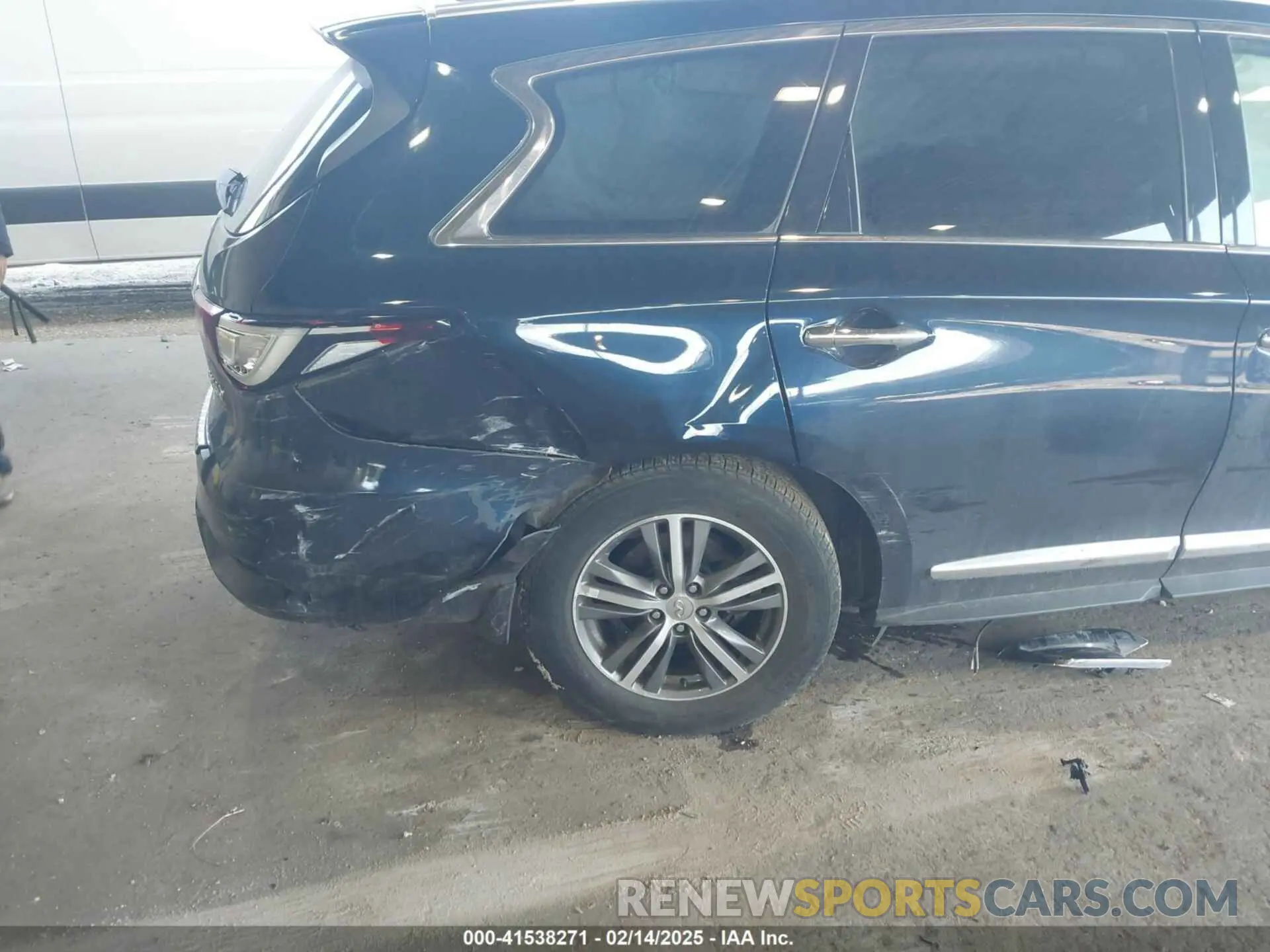 19 Photograph of a damaged car 5N1DL0MM5LC513491 INFINITI QX60 2020