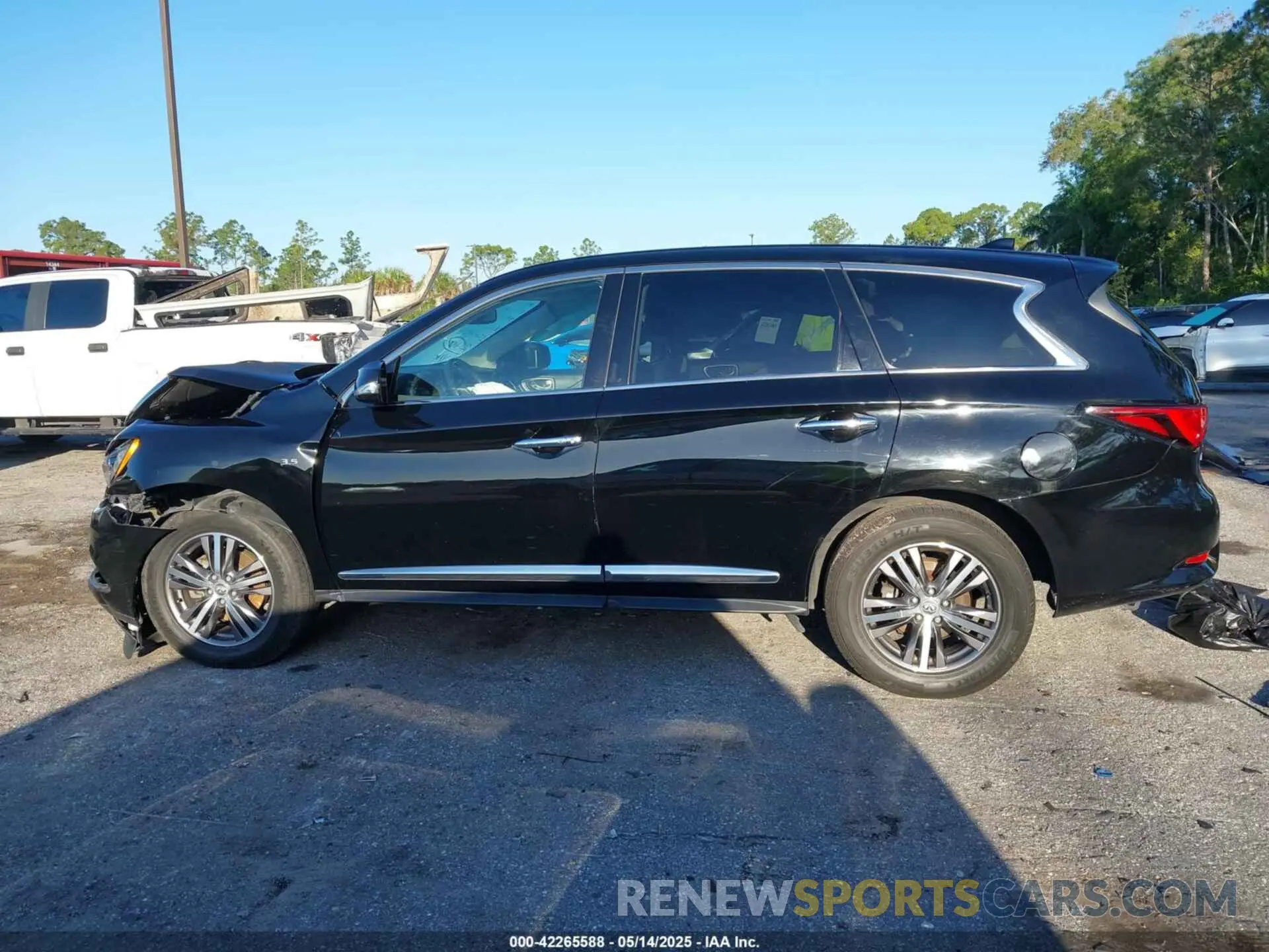 14 Photograph of a damaged car 5N1DL0MM6LC521745 INFINITI QX60 2020