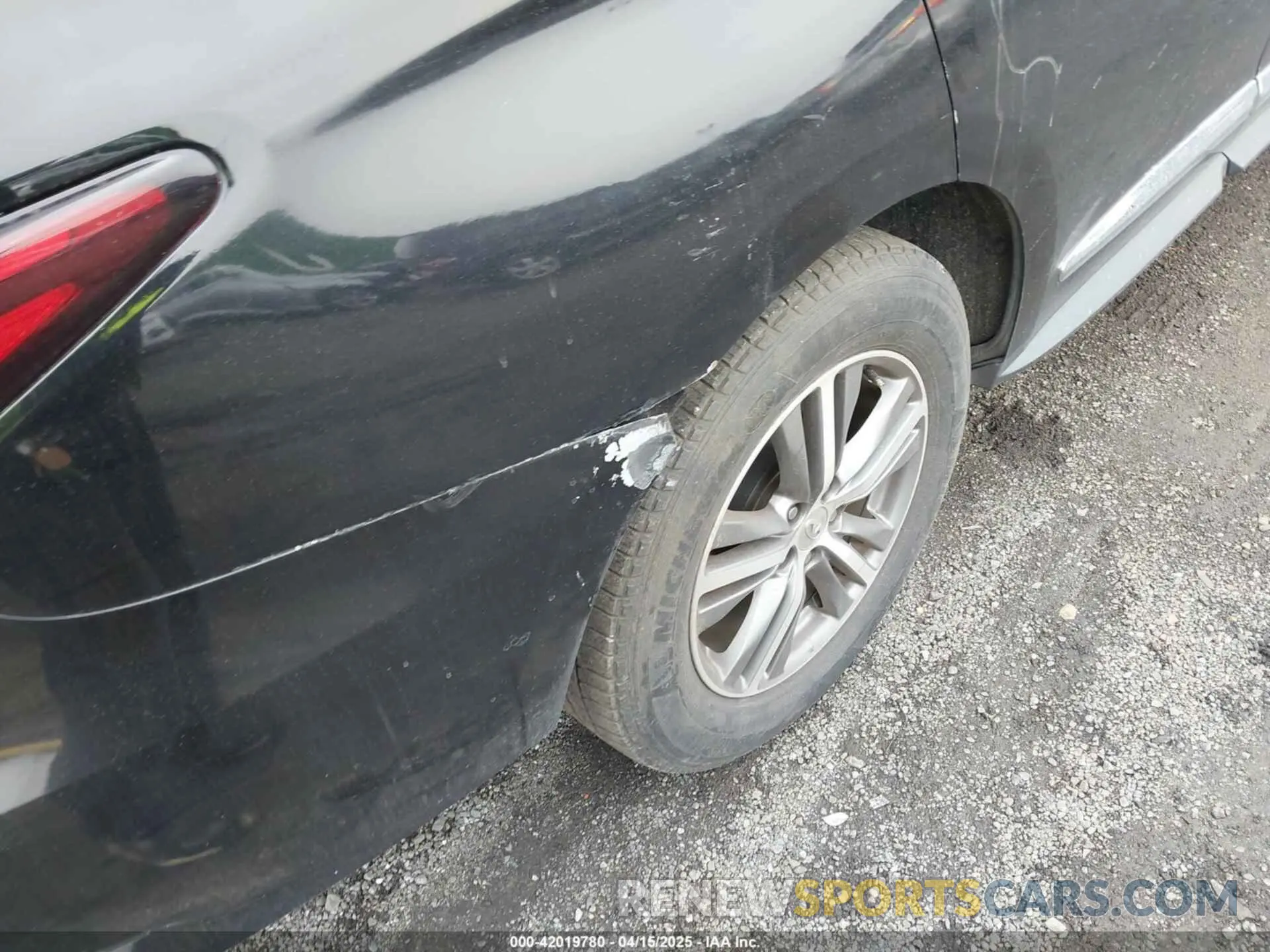 19 Photograph of a damaged car 5N1DL0MM9LC518225 INFINITI QX60 2020
