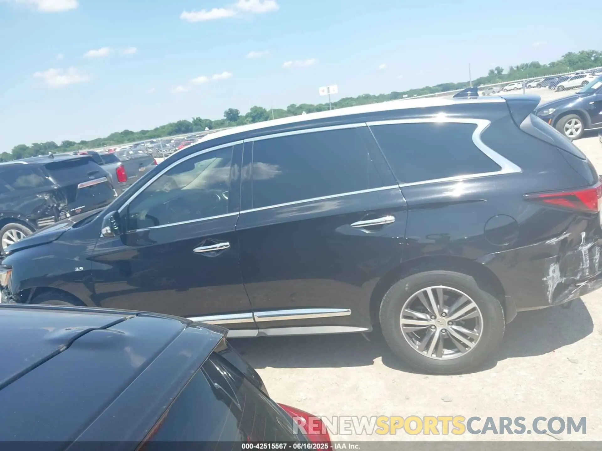 15 Photograph of a damaged car 5N1DL0MMXLC502566 INFINITI QX60 2020