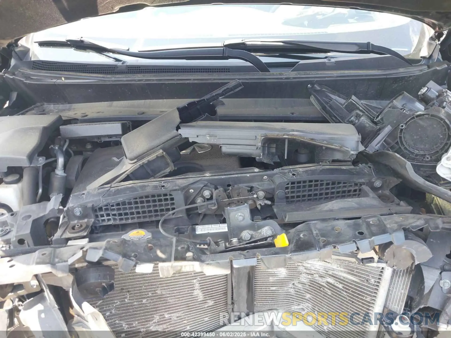 10 Photograph of a damaged car 5N1DL0MMXLC523627 INFINITI QX60 2020
