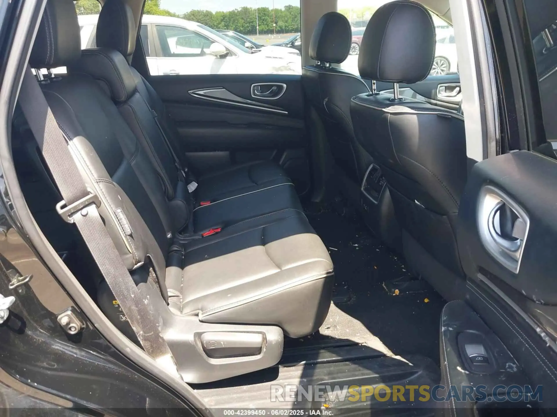 8 Photograph of a damaged car 5N1DL0MMXLC523627 INFINITI QX60 2020