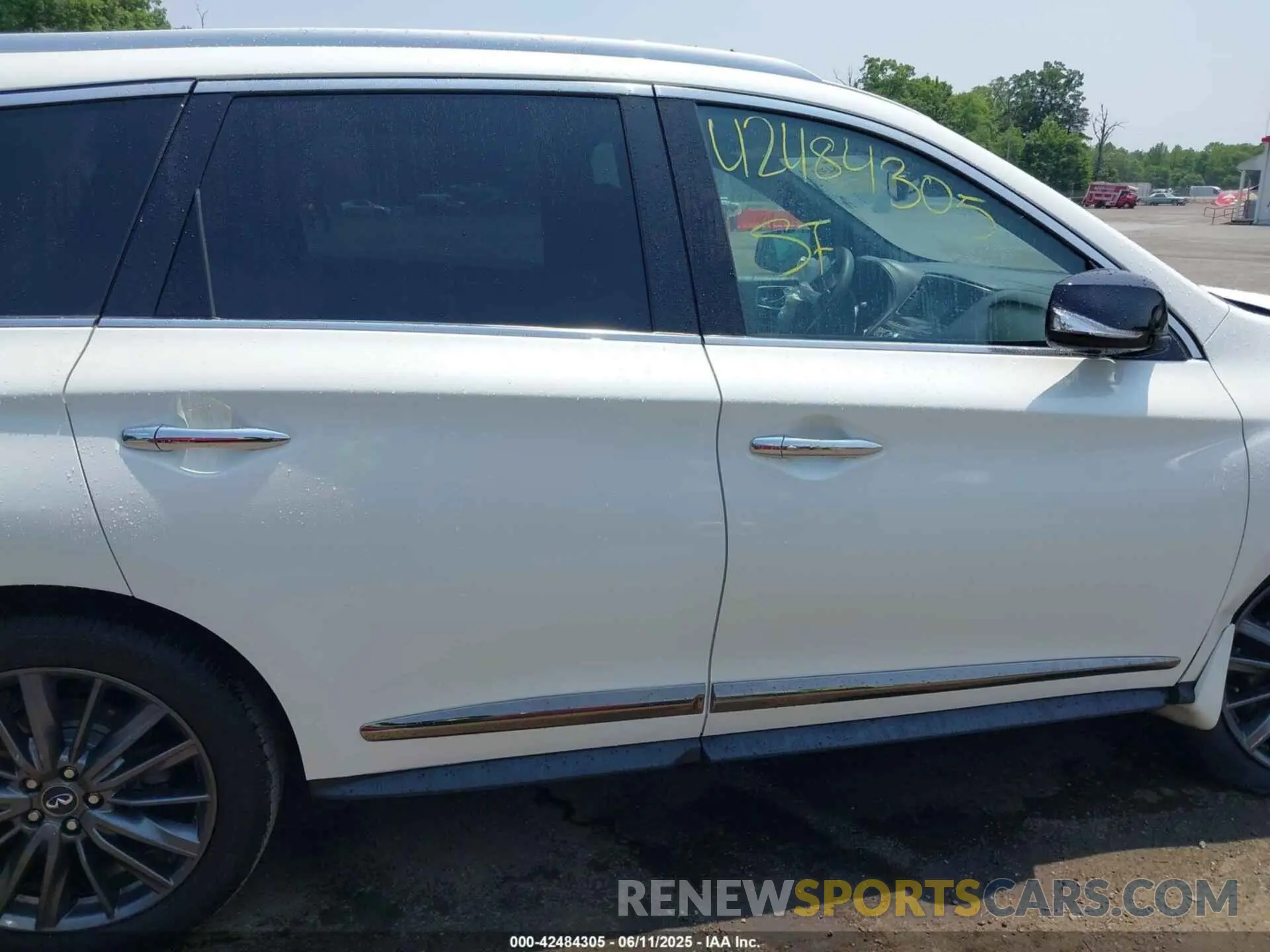13 Photograph of a damaged car 5N1DL0MMXLC534532 INFINITI QX60 2020