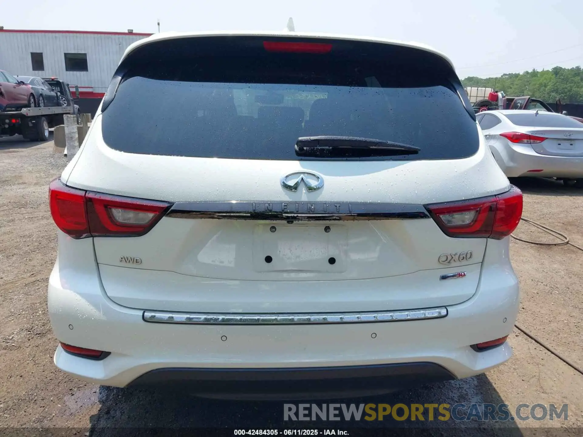 16 Photograph of a damaged car 5N1DL0MMXLC534532 INFINITI QX60 2020