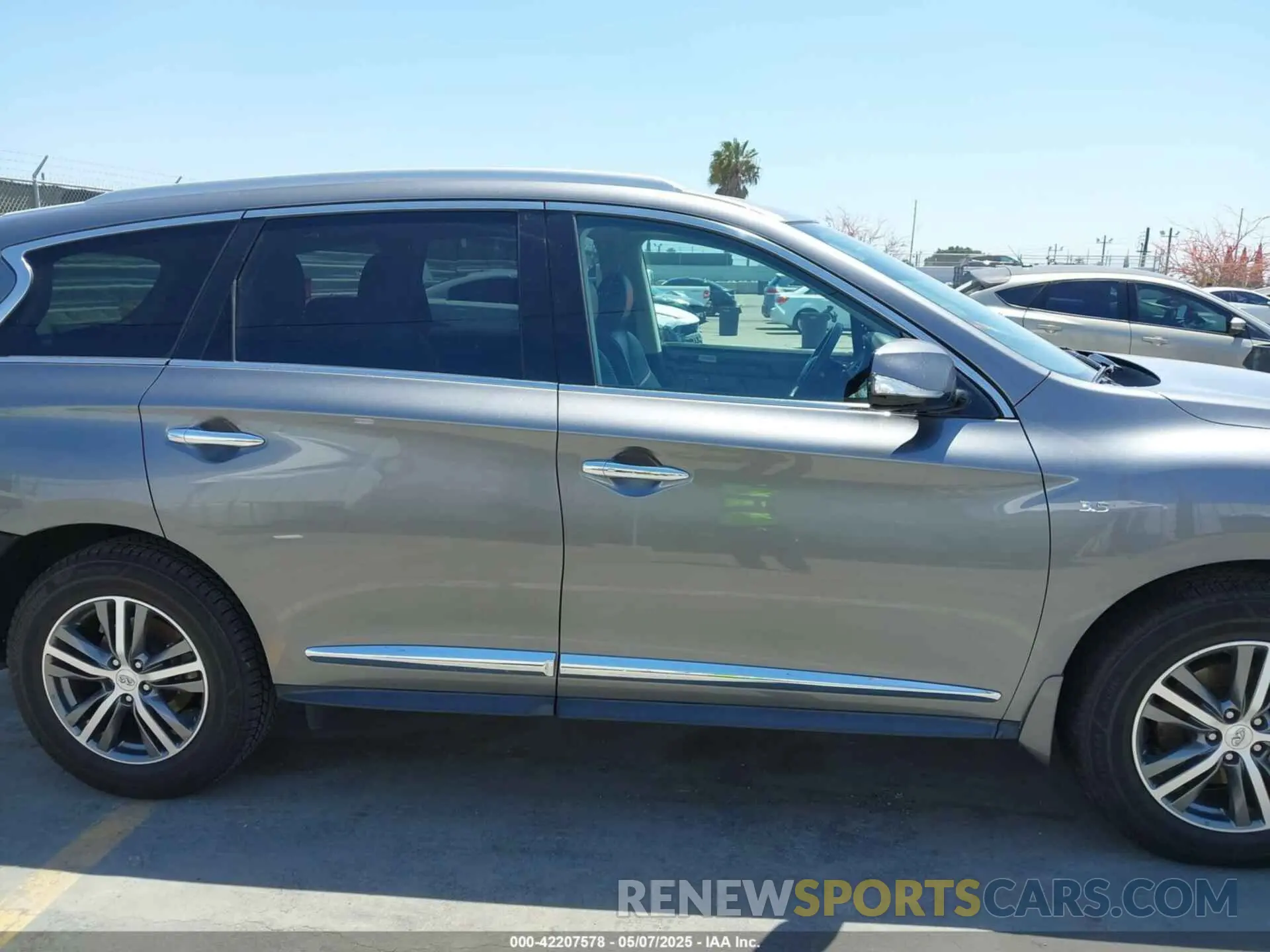 14 Photograph of a damaged car 5N1DL0MN2LC500741 INFINITI QX60 2020
