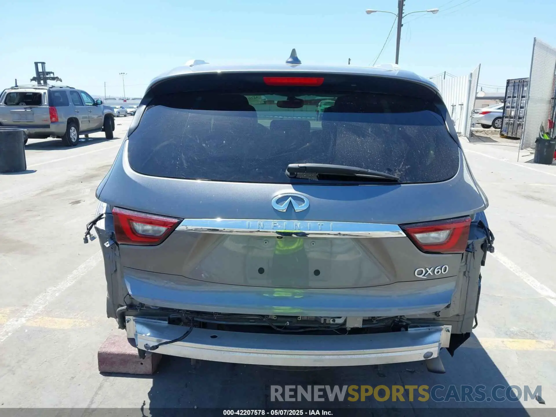 17 Photograph of a damaged car 5N1DL0MN2LC500741 INFINITI QX60 2020
