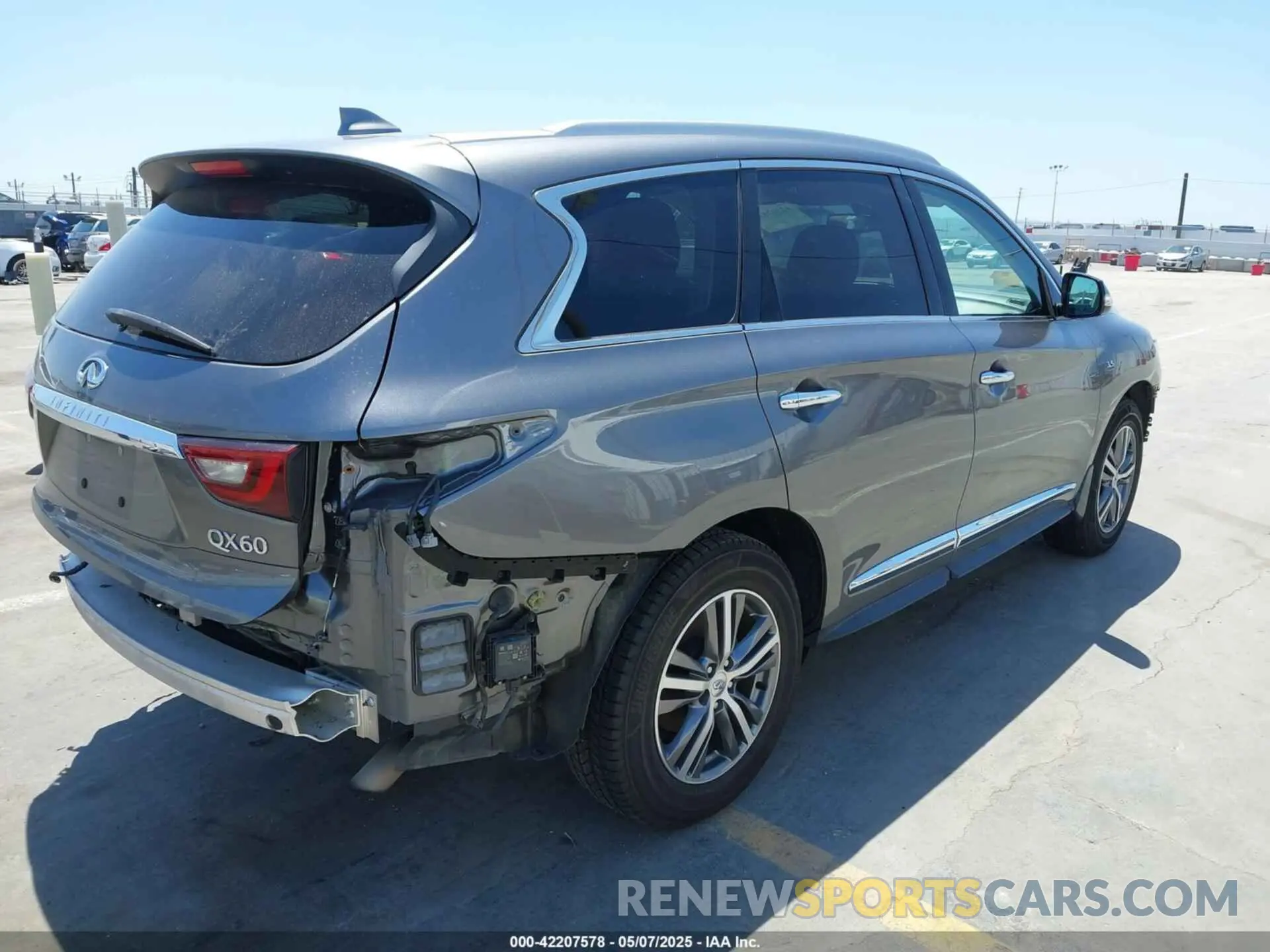 4 Photograph of a damaged car 5N1DL0MN2LC500741 INFINITI QX60 2020