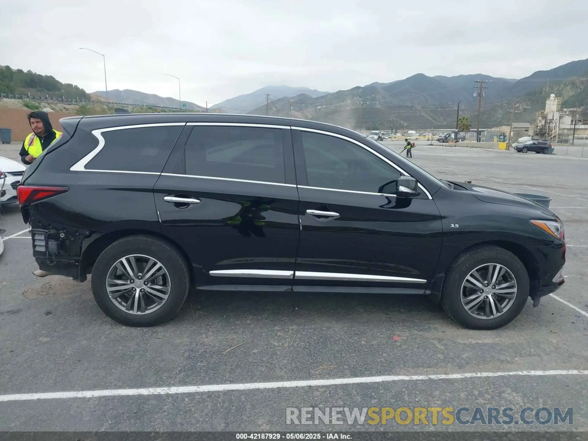 14 Photograph of a damaged car 5N1DL0MN2LC540608 INFINITI QX60 2020