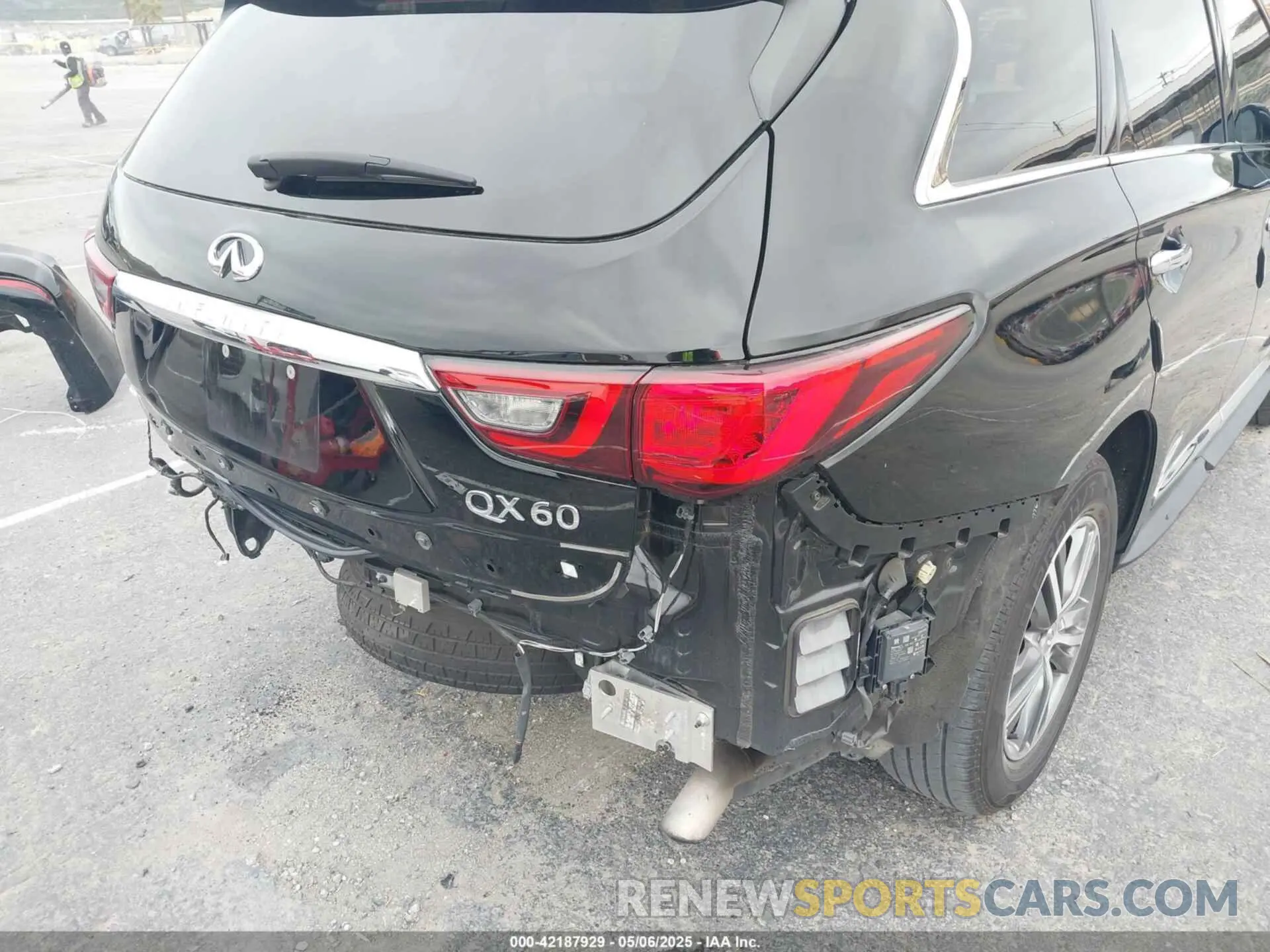 18 Photograph of a damaged car 5N1DL0MN2LC540608 INFINITI QX60 2020