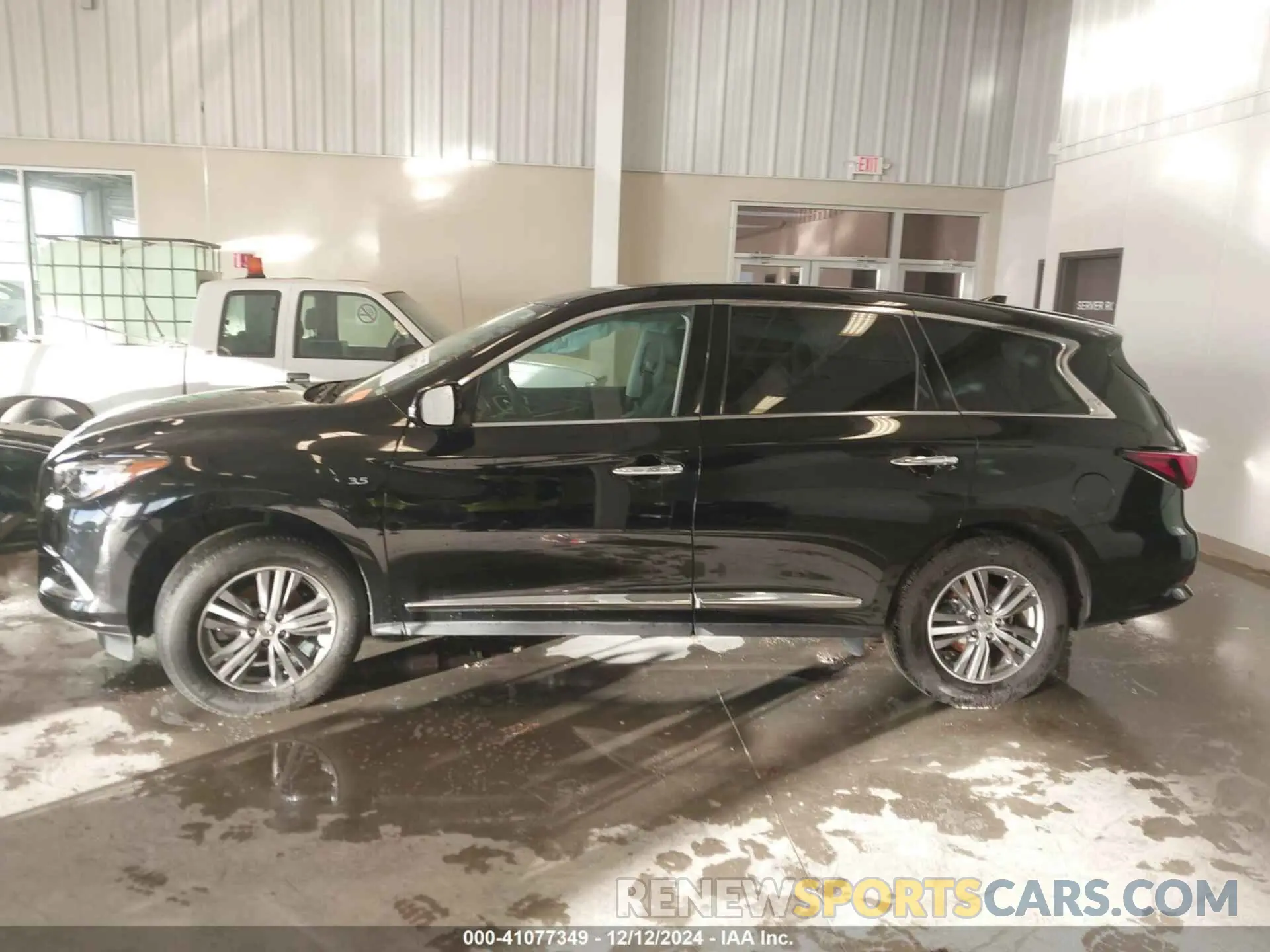 15 Photograph of a damaged car 5N1DL0MN3LC533814 INFINITI QX60 2020
