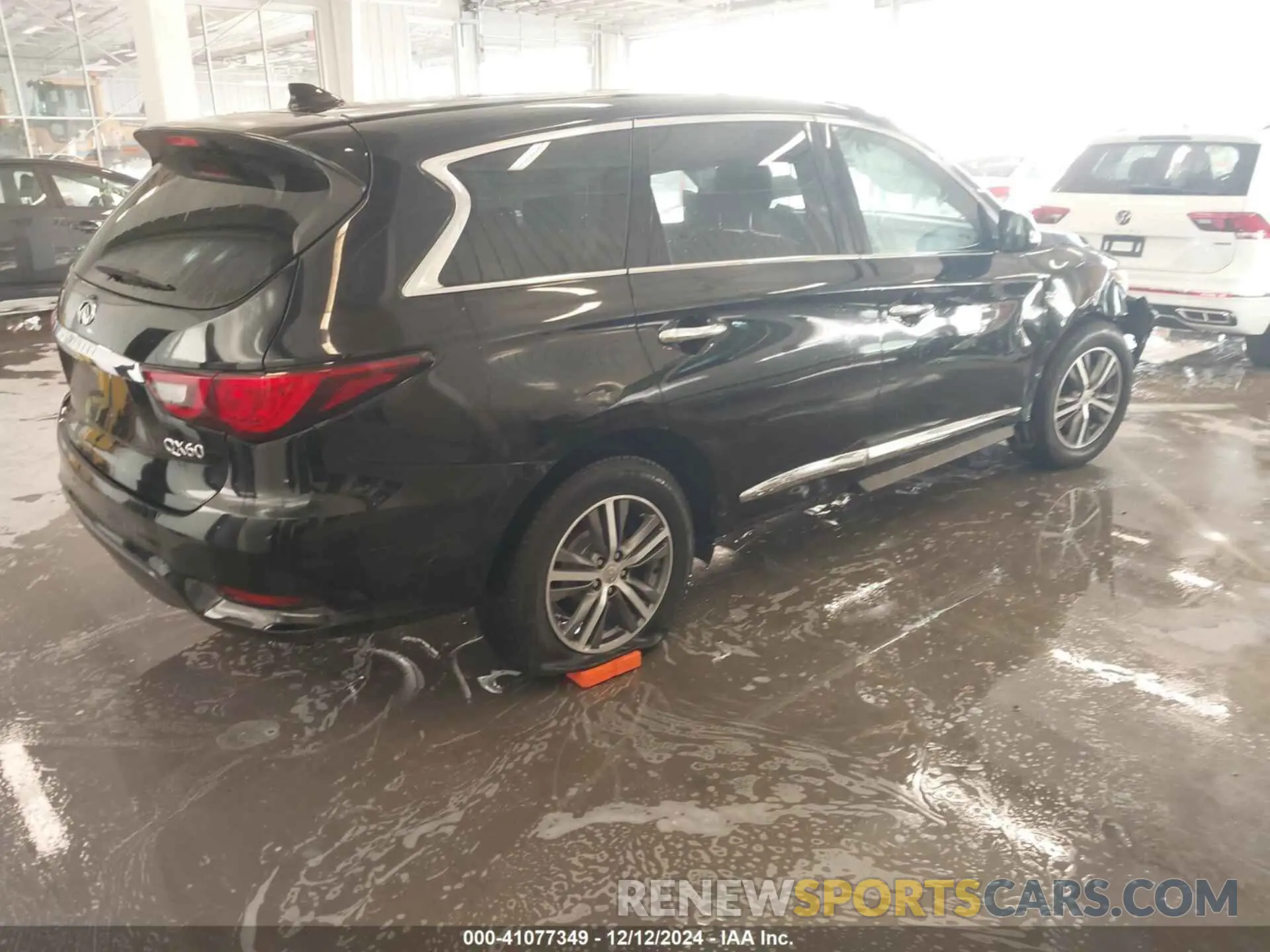 4 Photograph of a damaged car 5N1DL0MN3LC533814 INFINITI QX60 2020
