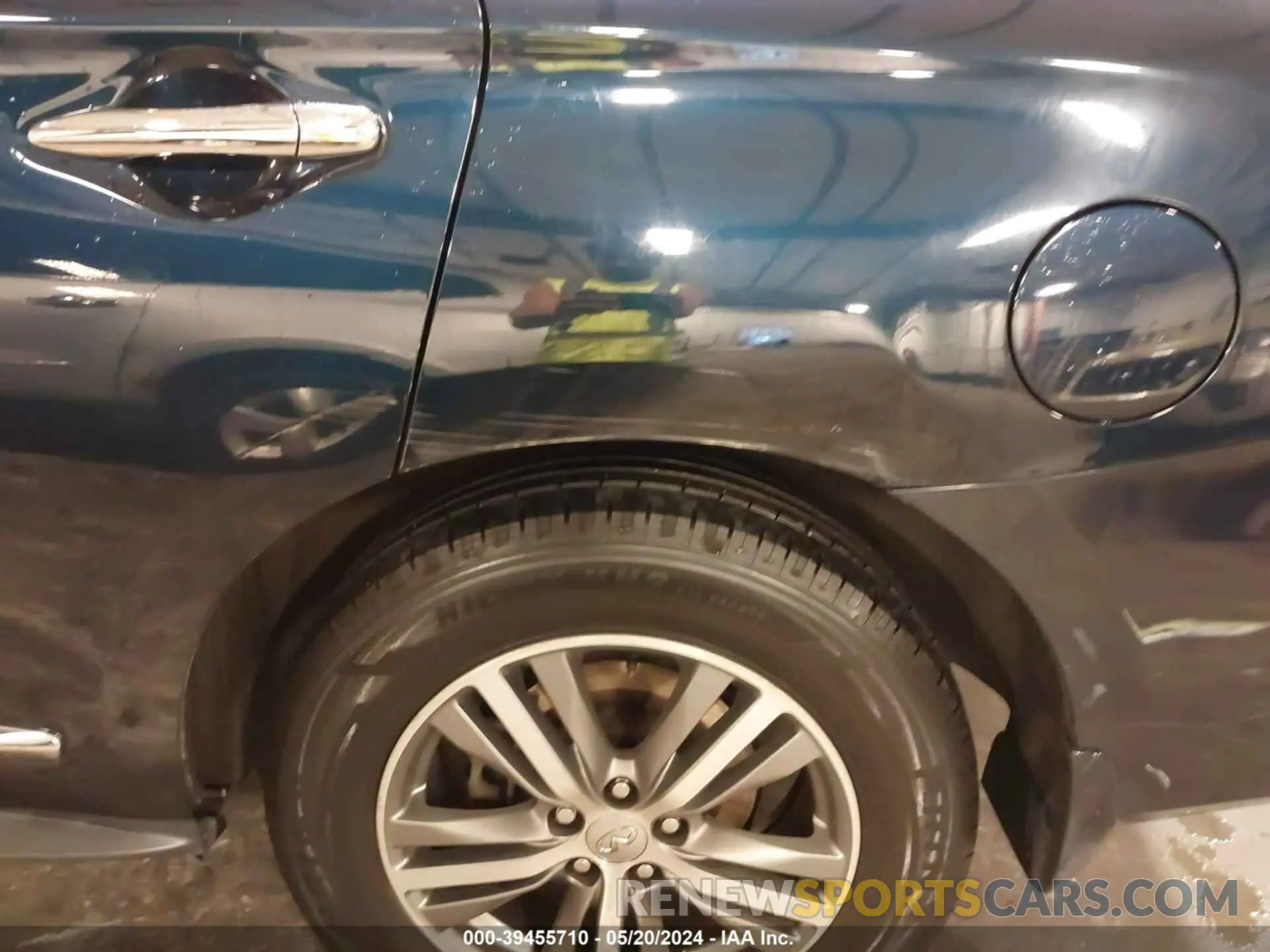 18 Photograph of a damaged car 5N1DL0MN4LC516679 INFINITI QX60 2020