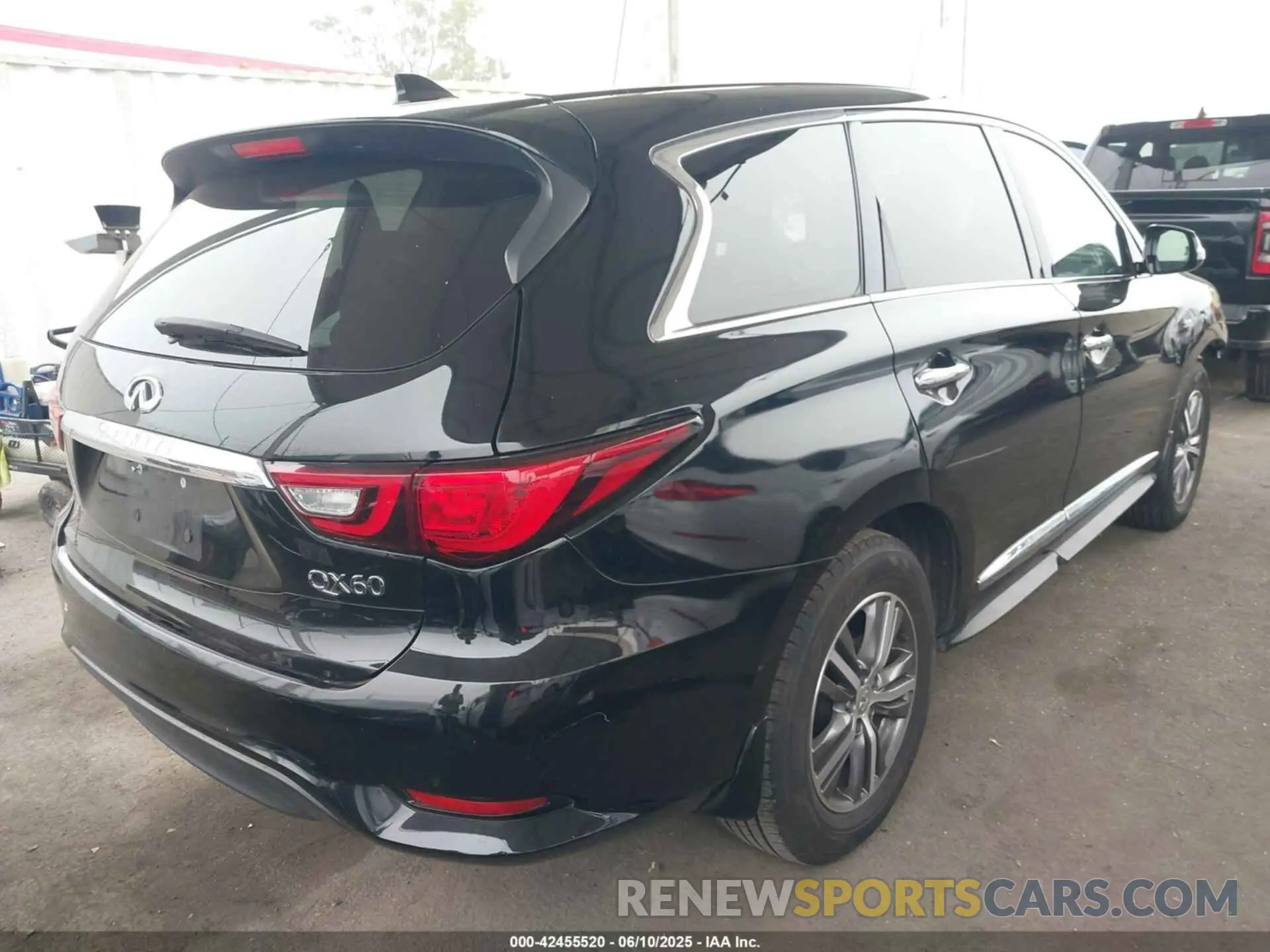 4 Photograph of a damaged car 5N1DL0MN5LC504329 INFINITI QX60 2020