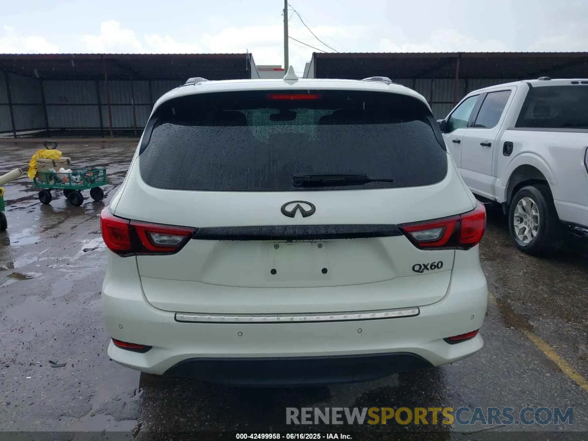 16 Photograph of a damaged car 5N1DL0MN6LC523391 INFINITI QX60 2020